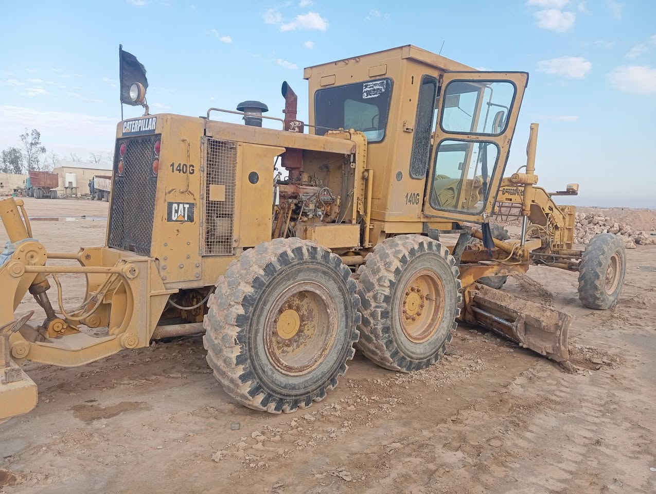 السلام عليكم جريدر للبيع موديل 86 المكفوله رقم وسنويه باسمي روتر تحيه قماره ناصيه بلاد تخوم تاير جديد حداديه جديده للاستفسار اتصل على هذا الرقم***********
