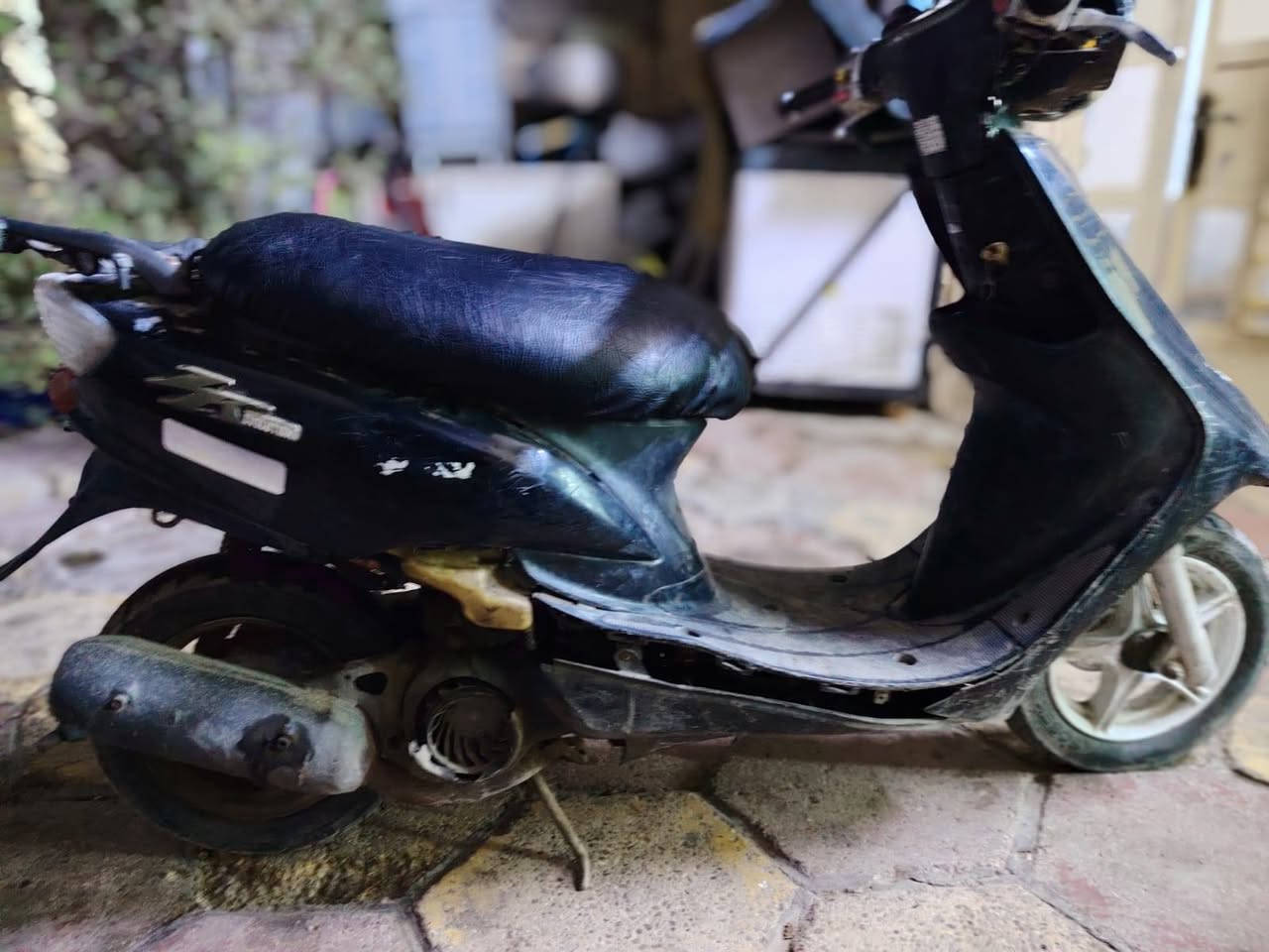 دراجة عصفوريه شغاله شلعتها قويه بس بيها صوت بسيط بلأكسل ونقصها باتري سعرها 125 وبيها مجال العنوان بغداد الدوره ابو دشير ارقم ***********
