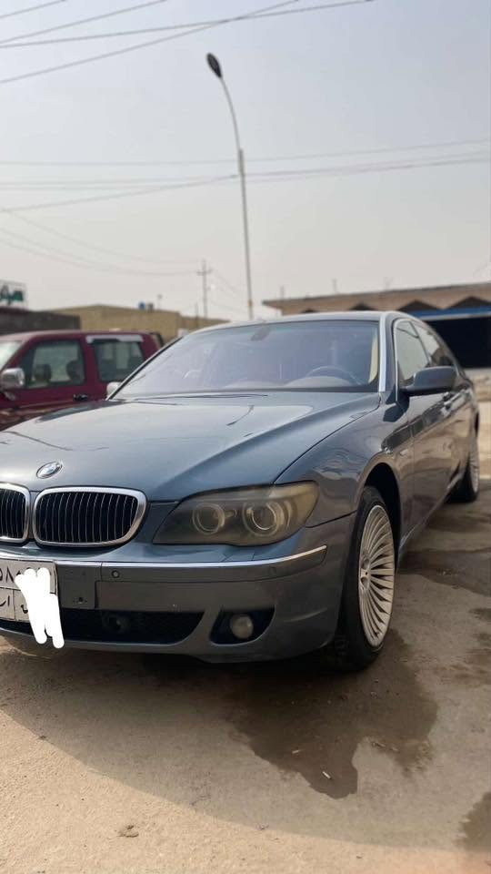 موديل 2007. محرك 740. 8 سلندر
*********** تحكم كشنات تبريد كشنات. تبريد خير من الله 
تخم تاير.   كير جر جديد محرك نضيف  لا تنقص ولا تبخر. 
سياره مال جناي بيبان شفط مثبت  سياره ترقيم جديد بس دفع كمرك  مرقم سعر 110 وبيه مجال
