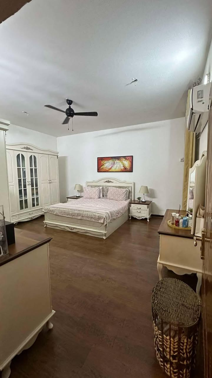 البيع دار مساحه 150 وجها7ونص
حي الاعلام العمداء 
طابقين بناء جديد ارضيه مرمر
طابق لاول
صاله ومطبخ وحولي غرفت نوم خدمات 
طابق الثاني
 عدد الغرف 3نوم وخدمات  
ملاحضه لبيت ينباع معه لااثاث 
اتصال ع ارقام 
***********
***********
***********
