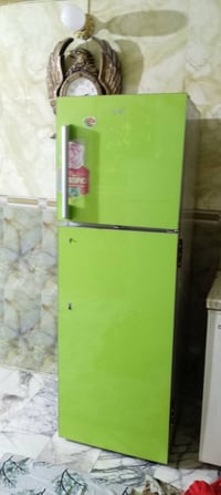 ثلاجه شغاله مامصلحه حجم 16لبيع بيه  ضررر بسيط سعر150بيه مجال مكان بغدا...