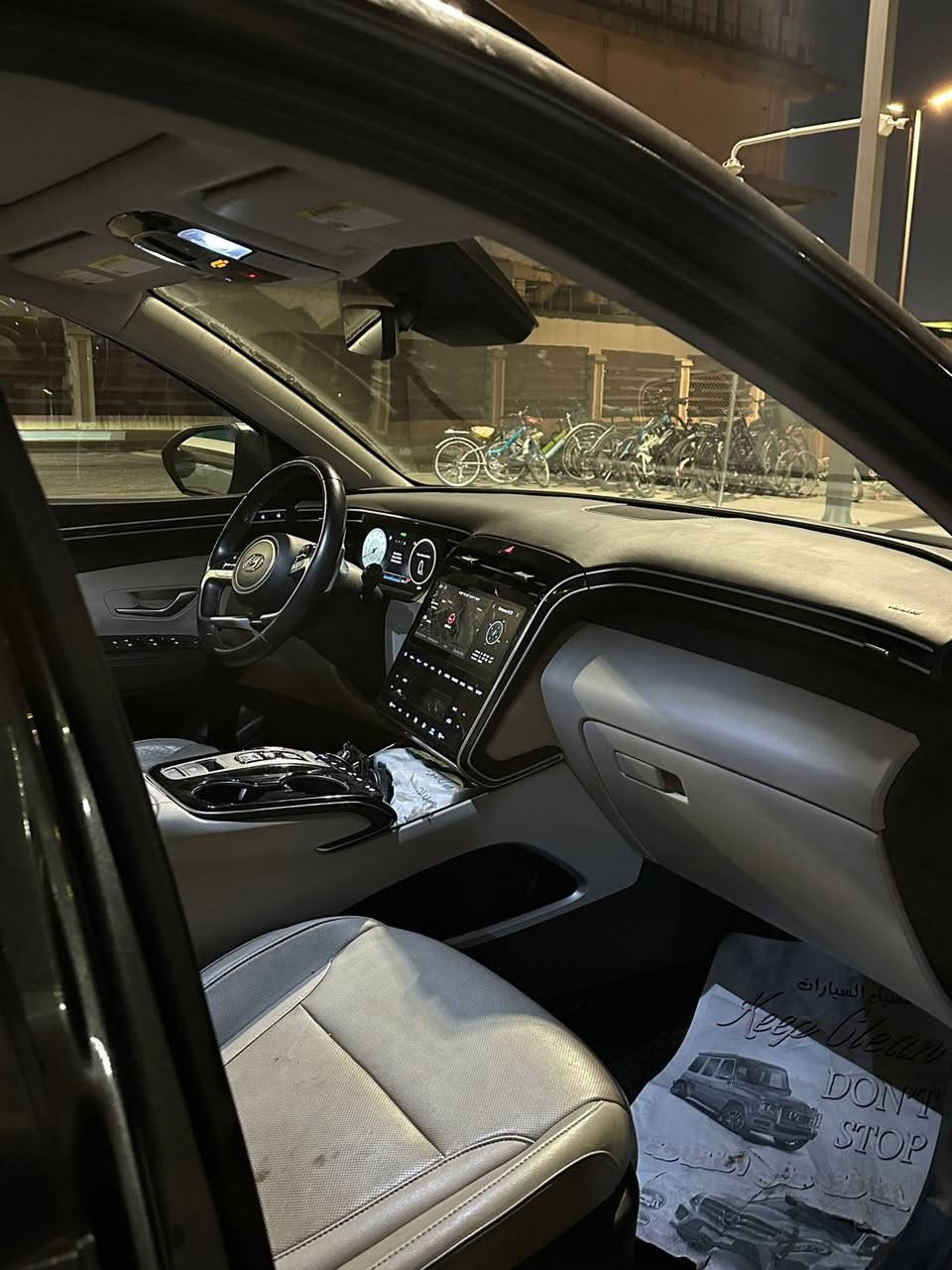 توسان 2024:
* إضاءة LED كاملة أمامية وخلفية
* بصمة وتشغيل remote start
* فتحة بانوراما
* كراسي كهرباء/تدفئة وتبريد 
* ميزة القيادة الذاتية بالبصمة 
* شباك اسود مطفي Dark Chrome 
* ⁠    Apple CarPlay و Android Auto

* رادار أمامي
* المحافظة على المسار
* Blind Spot
* مثبت سرعة ذكي
* فرملة طوارئ تلقائية
* كاميرات جانبية عند تشغيل الإشارة
* مساعد قيادة على الطرق السريعة HDA
* حساسات أمامية وخلفية مع اصطفاف شبه ذاتي تواصل واتساب السعر مناسب ***********

