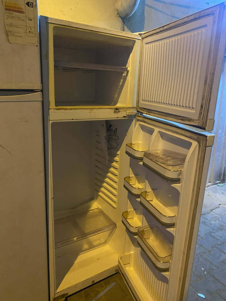 ثلاجات للبيع ببهن بخاخ وليهن فريز مال مزاد *********** نجف كوفه
