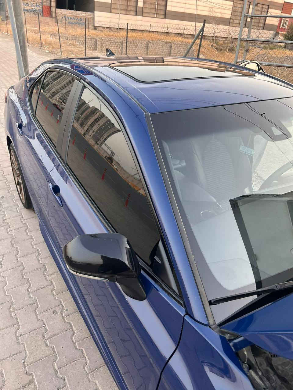 السلام عليكم
كامري كامري SE Night Shade موديل 2023 
وارد امريكي بدون ايرباك فقط الدركه راجع سستم
سياره ما ناقصه شي جاهزه من كلشي وخير من الله 
مواصفات الseالمعروفه 
حرك اربعة سلندر 2500 بانزين
كراسي جلد بلادي
كراسي كهرباء 
تحكم ستيرن
 شفتات سرعة بالستيرن
رادار امامي رادارات جانبية
مانع اصتدام
قياده ذاتيه
تحديد مسار
مانع انزلاق
شاشه كبيره 
كار بلي
لايت زنون
تشغيل عن بعد 
ويل TRD بلادي اصلي
والموصفات المعروفه ما يحتاج نذكر بعد
ماشيه ٩٣ كيلو
السياره الضرر واضح بالصور بجم كبس وبيها تبديل قطعتين نفس اللون بلادي 
مرقمه اربيل بسمي 
رقم وهزه جديد دخول جديد 
السعر215 وبيهه مجال 
مكان السيارة بغداد

رقم الهاتف 
***********
