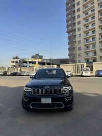 جيب كراند شيروكي لمتدد 2019  لون اسود   المواصفات :   كشنات كهرباء خزن...