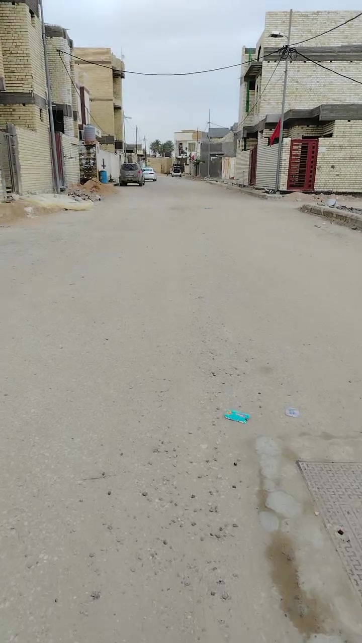 بيت للبيع خلف مدرسة الصناديد  
100متر 
مجمع سكني 
خدمات كامله 
الستفسار الاتصال  ***********
