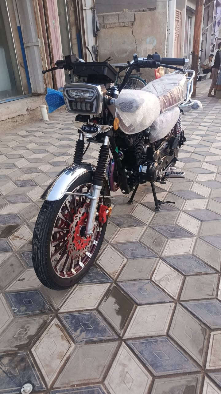 يا الله /// الأخوين للدراجات 🛵
☎️الأستفسار/// ***********
السيفاان ال2025 سولنك الأصلي باب 1 ووكالة
مكينة حجم #250ccc  ضاااغطة وزنجيل CBF 
استخدام شي قليل اخت زيروو كفاالة 
لوون مميز ماروني 🟥 دولاااار 
‼️‼️مكان ///الصويرة شارع السبيس تقاطع حي الزهور
