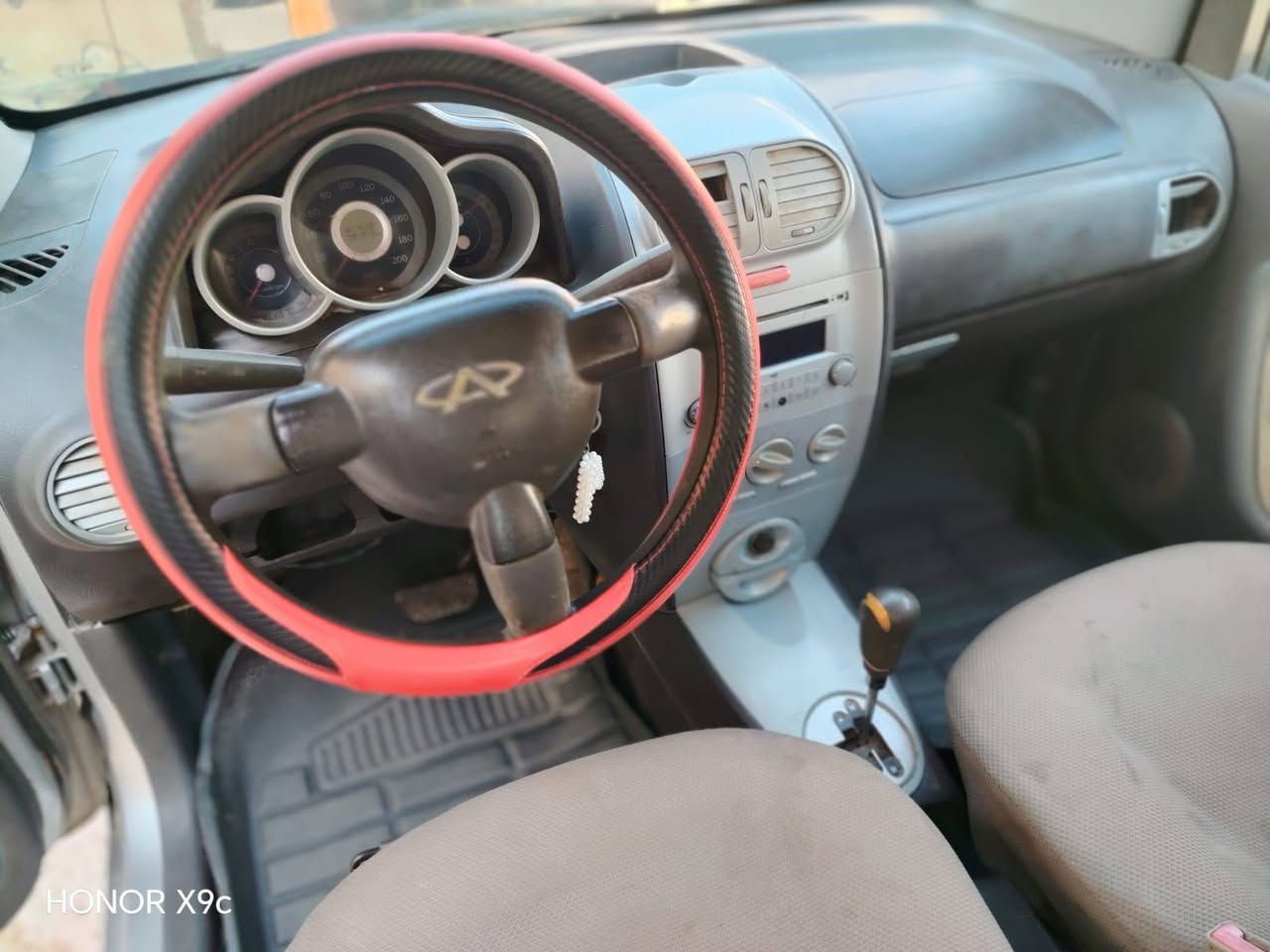 السلام عليكم.. شيري A113  كير اوتوماتيك موديل 10 الرقم ميسان  كشره كفاله من الضربه والتبديل كير كفاله  محرك بيه بخار قليل.. مصفره غرامات سنويه منتهيه السعر ب27 وبيها مجال ***********
