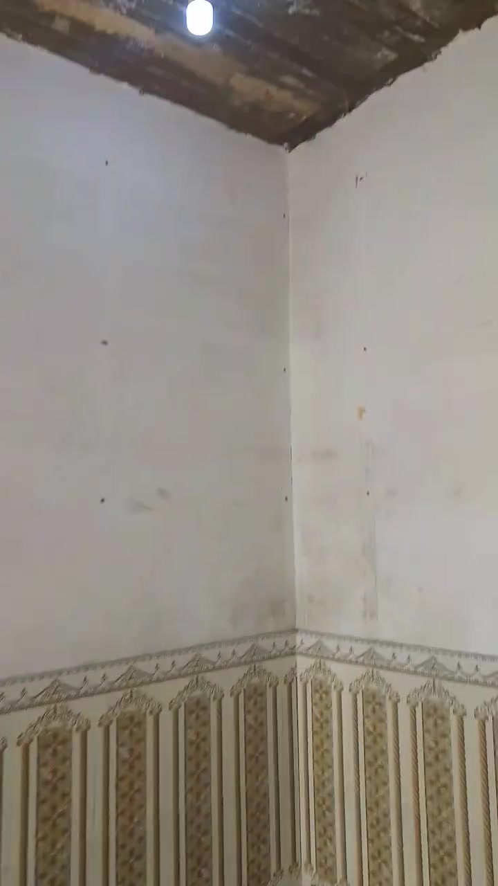 سلام عليكم محل للأيجار سعر ليجار 150 الف طول المحل 6 امتار و العرض 4 امتار العنوان خمسة ميل شارع الصناعية يم تصوير ضوء القمر بل جمعيات للأستفسار راسلني على الواتساب ***********
