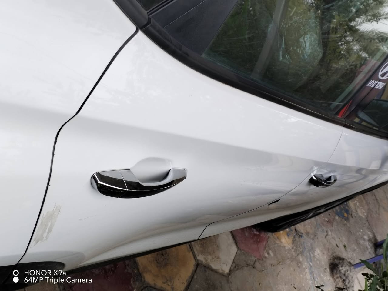 توسان خليجي  2017 ضرر بس الي بالصوره شخط بالباب مثل ما موضح بالصوره ب اسمي 
*********** متواجد واتس اب
