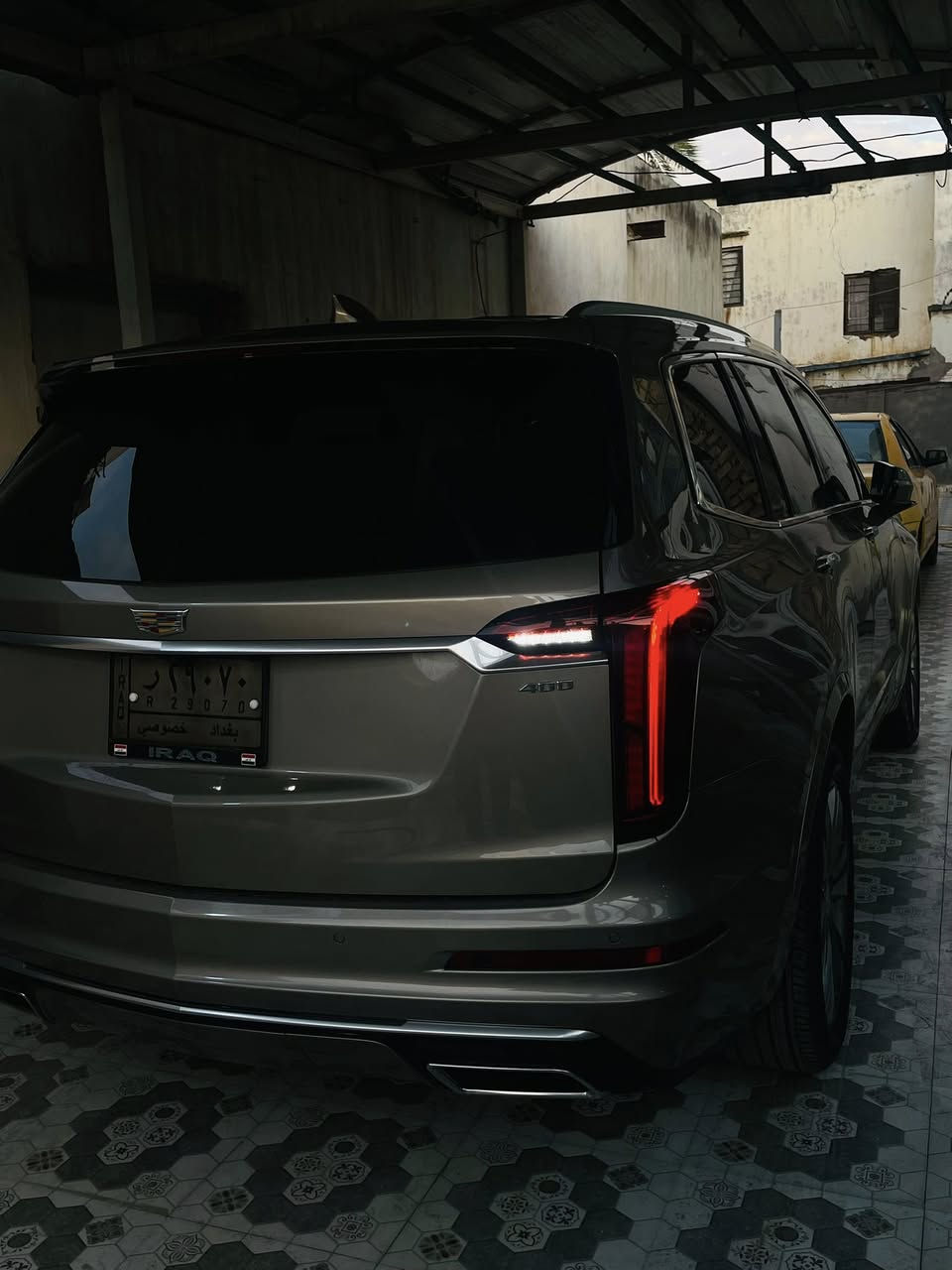 كاديلاك xt6 2022
رقم بغداد تحويل مباشر 
مكينه V6 3600 تشتغل نضامين  V6 /V4
كير طيارة 9 نمر 
شفتات ستيرن 
سايد بريك كهربائي 
مري شفط تحكم كهربائي بالكامل مع خاصيه الرجوع الى الخلف عند الرجوع الى R
ويل 20 تخم تاير جديد + باتري جديد 
لايت زنون بلادي 
الاناره محيطية Led بلادي لون ابيض 
انارة الداخل بالكامل Led
رادار امامي خلفي وجانبي 
سياقه ذاتيه + تنبيه خروج عن المسار + مثبت سرعه اوتو 
مري وسطيه كامره مع التعتيم التلقائي 
نضام نقط عمياء 
نضام اوتو ستوب 
نضام حساسات P
نضام التوقف التلقائي خلفي وامامي 
نضام ركن السيارة دون التدخل 
3 وضعيات قياده 
ماشيه 43 الف كيلو 
7 راكب كهربائي بالكامل حتى ال٧ راكب 
داخل ابيض ورصاصي + مطعم بكاربون فايبر 
٣ قطع تبريد بيانو 
داتو شو الكبيرة 
حساسات اماميه 6 + حساسات خلفيه 6
شاشات وسطية كبيرة أندرويد اتو + كار بلي بلادي
كامرات 360 مع خاصيه التسجيل  
GPS         +   تسجيل الكامرات مال الحوادث كلها بلادي 
شاشه اعطال كبيره + عدادات دجتل 
تبريد وتدفئه المقاعد الاماميه + تدفئه المقاعد الخلفيه
5 بصمات + بصمه تشغيل + تشغيل عن بعد 
جنطه شفط  
كشنات ميموري +ستيرن كهربائي + تدفئه ستيرن 
سماعات نوع Boss نضام صوتي فاخر مع اوامر صوتيه متكامله شغاله 
وبيها هواي مواصفات ماذكرتهن 
حادثها فقط طخه بالبنيد اثر طعجه خفيفه وانصبغ البنيد 
والجاملغ جهه السايق تعديل ع كد شبر بارد اثر الشحن موضحهن بالصور وكاتب كل التفاصيل ومأشرهن 
وبيها رصعه خفيفه بالجاملغ جهه الراكب فقط هذني وين متريد افحص مكفوله من شواصي ولغود والسياره احلى من الصور  للاستفسار اكثر الاتصال ع الرقم ***********
السعر  : 375 وبيها مجال للشراي
