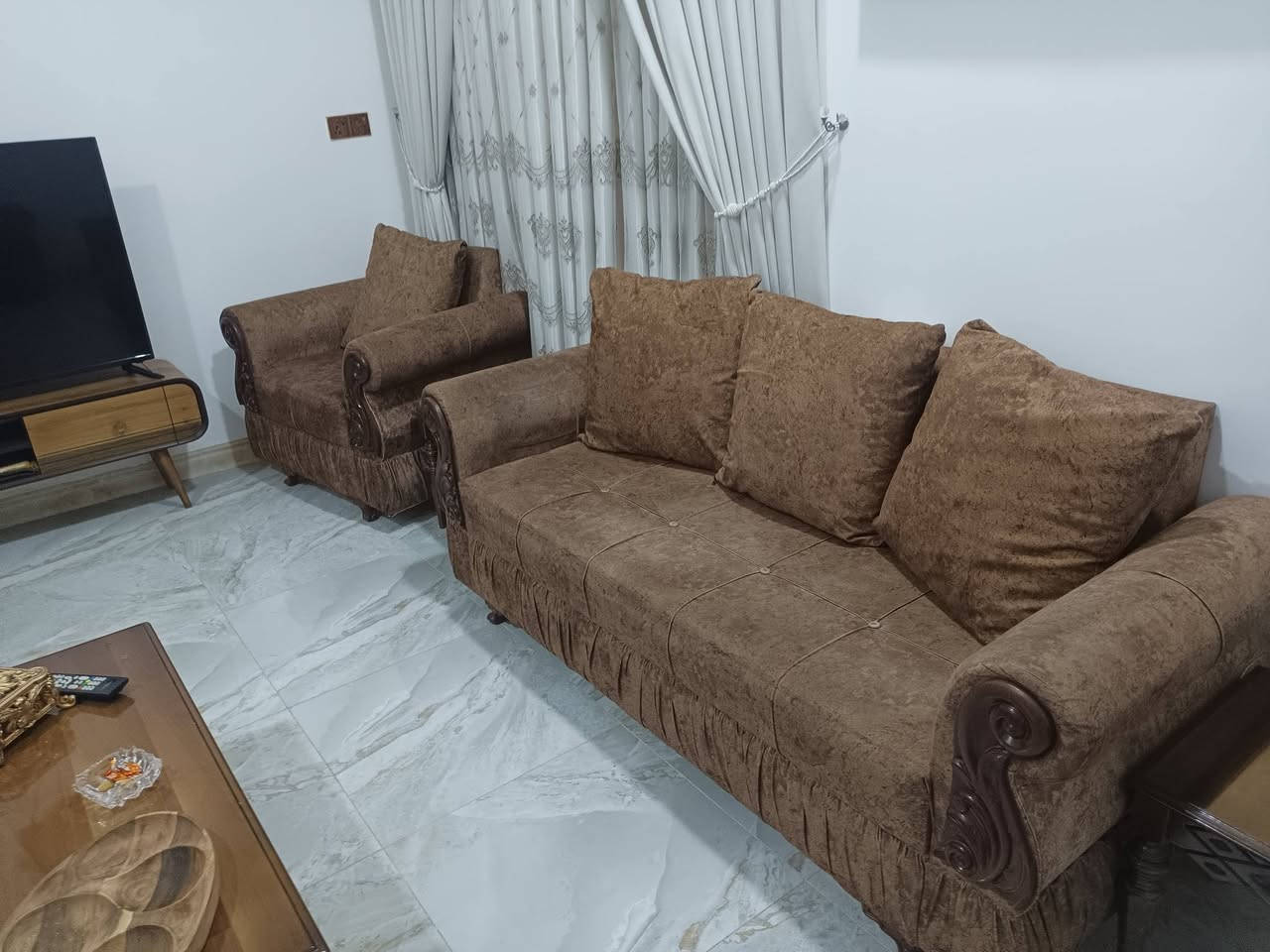 للبيع 
***********
300, الف 
10 مقاعد
