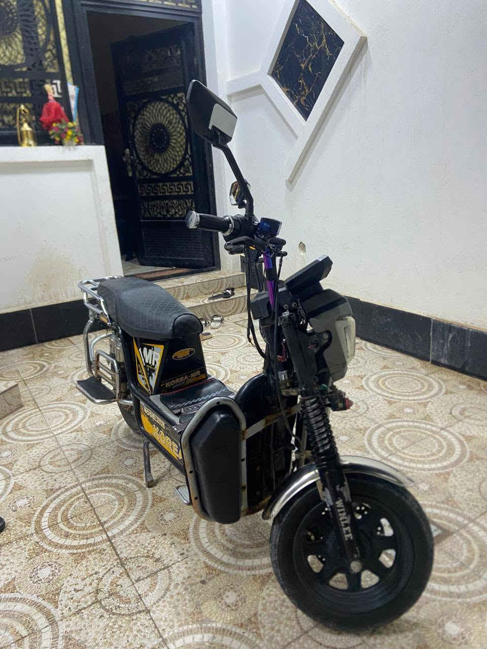 السلام عليكم موطور شحن للبيع نوع الدرجه جبلي
1.موديل 2025
2.موطور نضام R
3.بطارياته فول
4.اسم شركت الموطورKOREA.MR
5.اضويه شغاله 
سعر الموطور 350 و بي مجال 
للستفسار ***********
