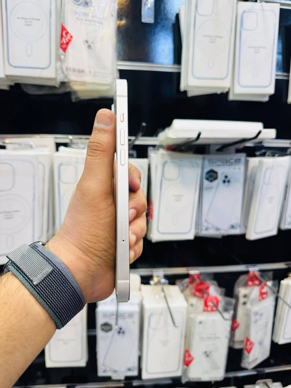 السلام عليكم 🫡
للبيع iPhone 14 بلاص بلاص ركز 
ذاكره 256 
بطاريه 86‎%‎ بلاد لا معلايه ولا ملعوب بيها 
نموذج M شرق اوسط 
نضافه 90‎%‎ لون ابيض 
الجهاز فول وكله سغال مابيه خلل فقط مبدل شاشه تفصيخ تفصيخ تفصيخ اصليه يعني مابيه اي خلل اتصال انترنيت كامرات صوت هزاز فرمته فيس ايدي كله شغال اي خلل مابيه السعر قفل 460 الف مكاني بغداد مدينه الصدر رقمي ***********
