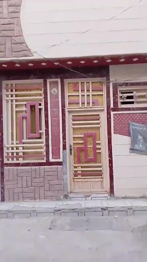 سلام عليكم
دار للبيع كربلاء حي الامام علي مقابيل النواب مساحه خمسين متر مطبخ وصاله وصحيات وغرفه ومنور السعر 57 وبي مجال 
***********
***********

