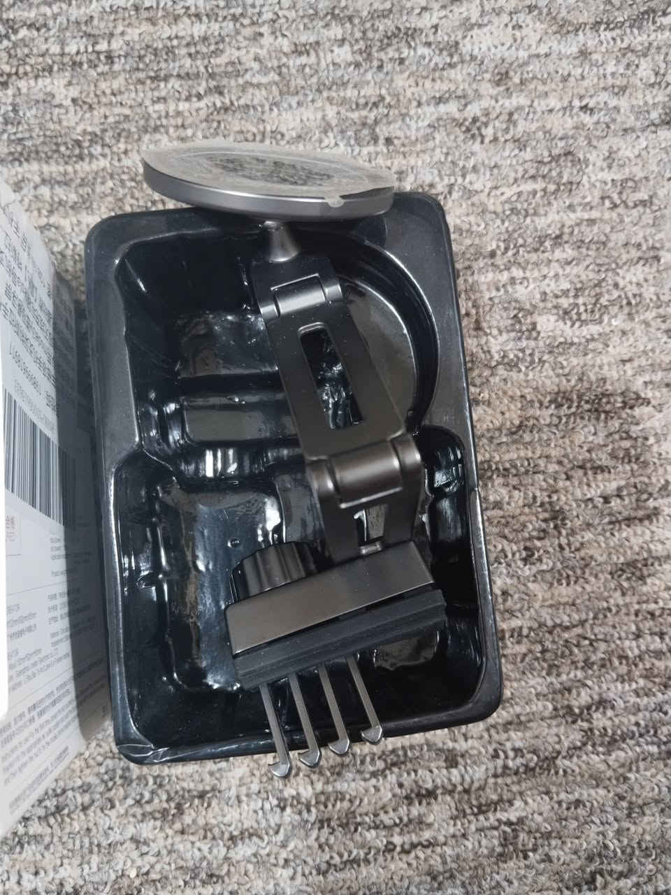 هذا الجهاز هو حامل هاتف للسيارة (Mobile Car Holder) من شركة LEAP، وتحديداً النوع الذي يتم تركيبه على فتحة مكيف السيارة (Air Vent Mount)
السعر 5 الف


**إذا كنت صاحب هذا الإعلان وتريد حذفه لأي سبب، رجاءا أرسل رسالة إلى الدعم الفني**