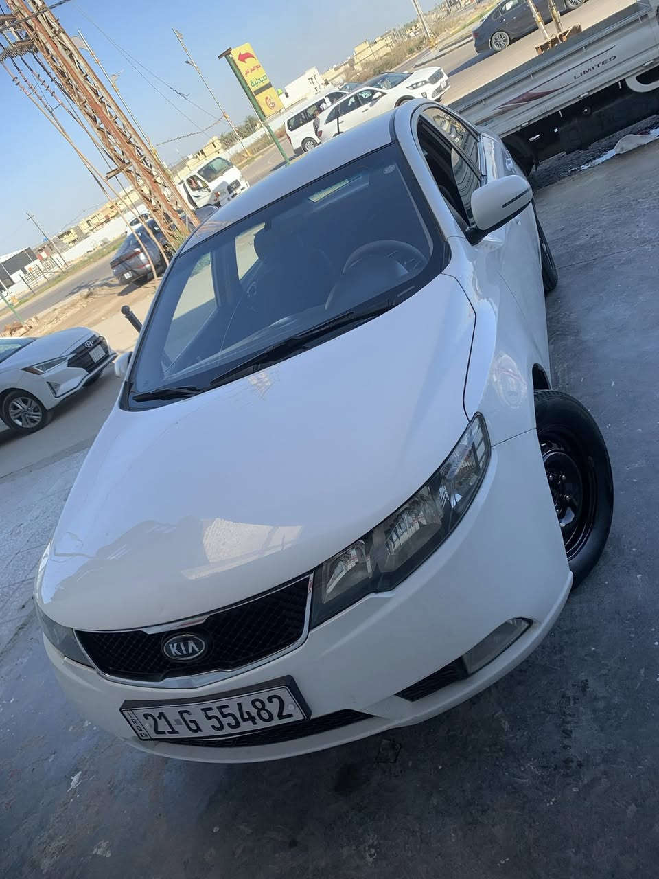 سلام عليكم سيراتو موديل 2011 رقم سلمانيه جديد سنويه جديده هزه جديده شرط التحويل محرك كير مكفوله تخم تاير ويل عادي داخل لونين تبريد + تدفه مكان صويره السعر 88 وبيهة مجال ( مصبوغه حزام ) 
***********
