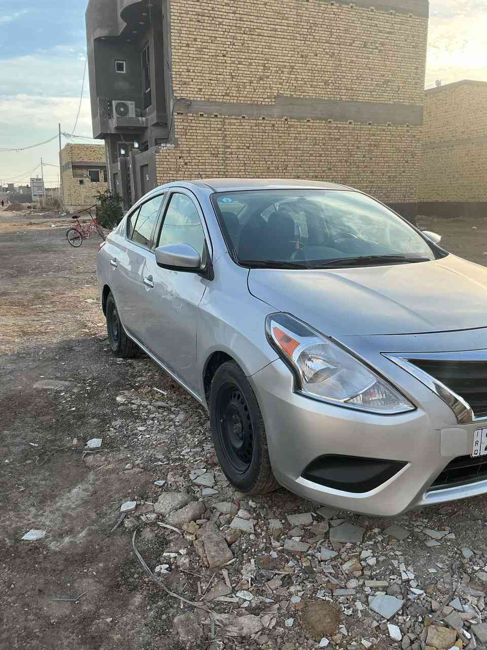 السلام عليكم 
نيسان فيرزا موديل 2019 باسمي السياره .امريكيه  حادثها امريكا بنيد مبدل والجاملغات مصلحه والسياره  خير من الله مكينه كفاله الصدر كفاله تخم تاير السعر 93 ورقه وبيها مجال للشراي مامتواجد على الفيس الرقم ***********
