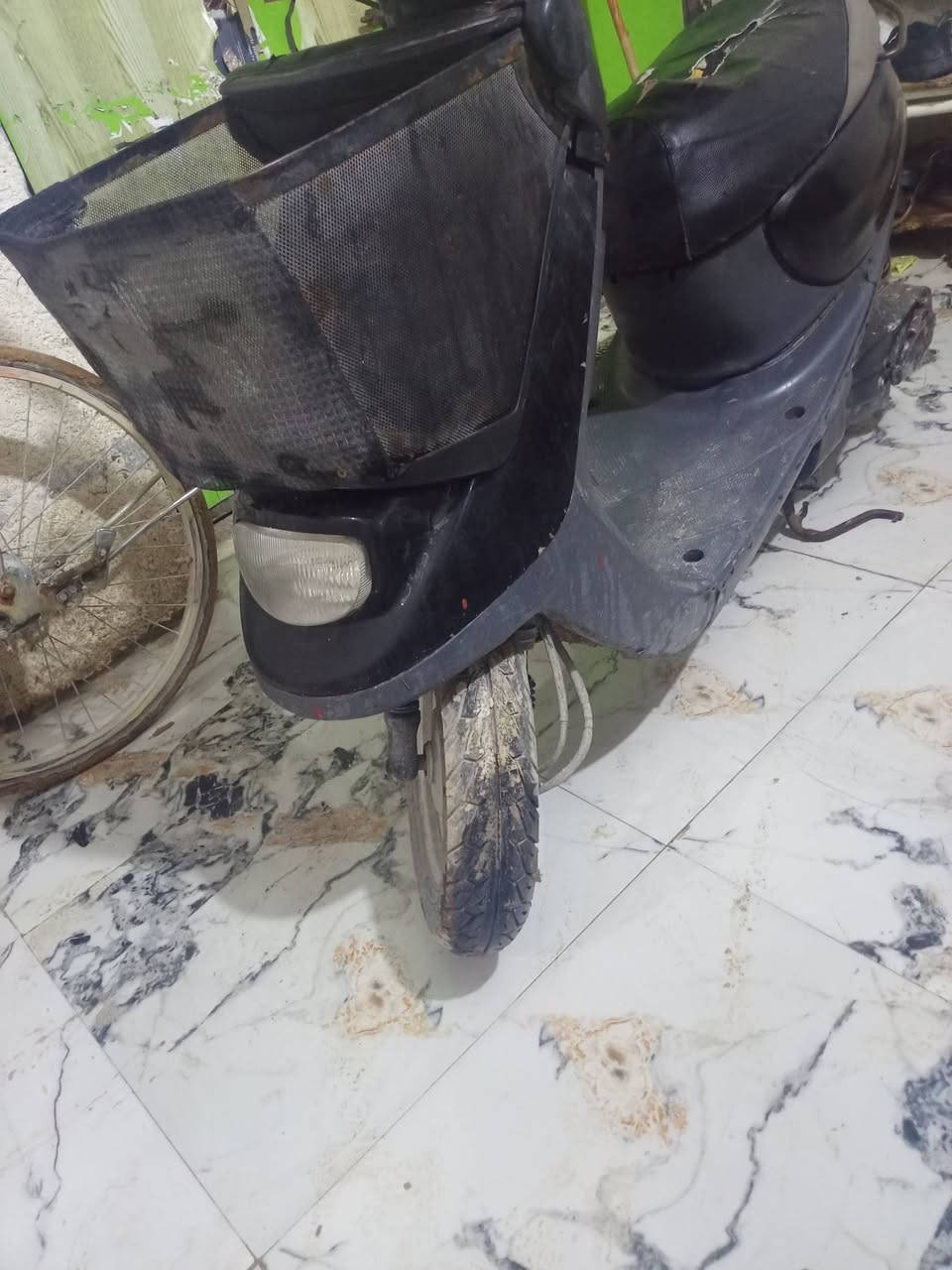 السلام عليكم دراجة منغولي نضيفه جديد محرك حلو شلع تخبل كهربائياته شغاله 
سعر ب 300 وبيها مجال 

مكاني كربلاء  الشبانات 

رقم ***********
