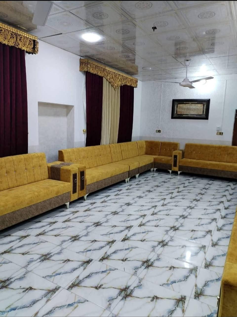 يُعلن مكتب المهيب للعقار والبناء عن توفر:

🏠 بيت للبيع – جاهز للسكن

🔹 المواصفات:

3 غرف نوم + غرفة طفل

صالتان واسعتان

استقبال مميز
كندور 

هول مريح

مطبخ عصري

مجمع صحي متكامل

✨ البيت يتميز بمساحة رحبة وتصميم عملي يناسب العائلة.

1250م² المساحه الكلية منها 400م²طابو صرف 

📍 الموقع: [الرمادي ناحية اليرموك زنكوره قرب مجمع أبو قيس التجاري/جامع الجهاد]

☎️ للاستفسار والمعاينة: [***********]
او زيارة مكتب المهيب للعقار والبناء (الأنبار ، الرمادي، ناحية اليرموك زنكوره، مقابل مجمع أبو قيس التجاري) 
نستقبل كافة العروض العقارية والتجارية 
مكتب المهيب للعقار والبناء – خبرة وموثوقية في خدمتكم
