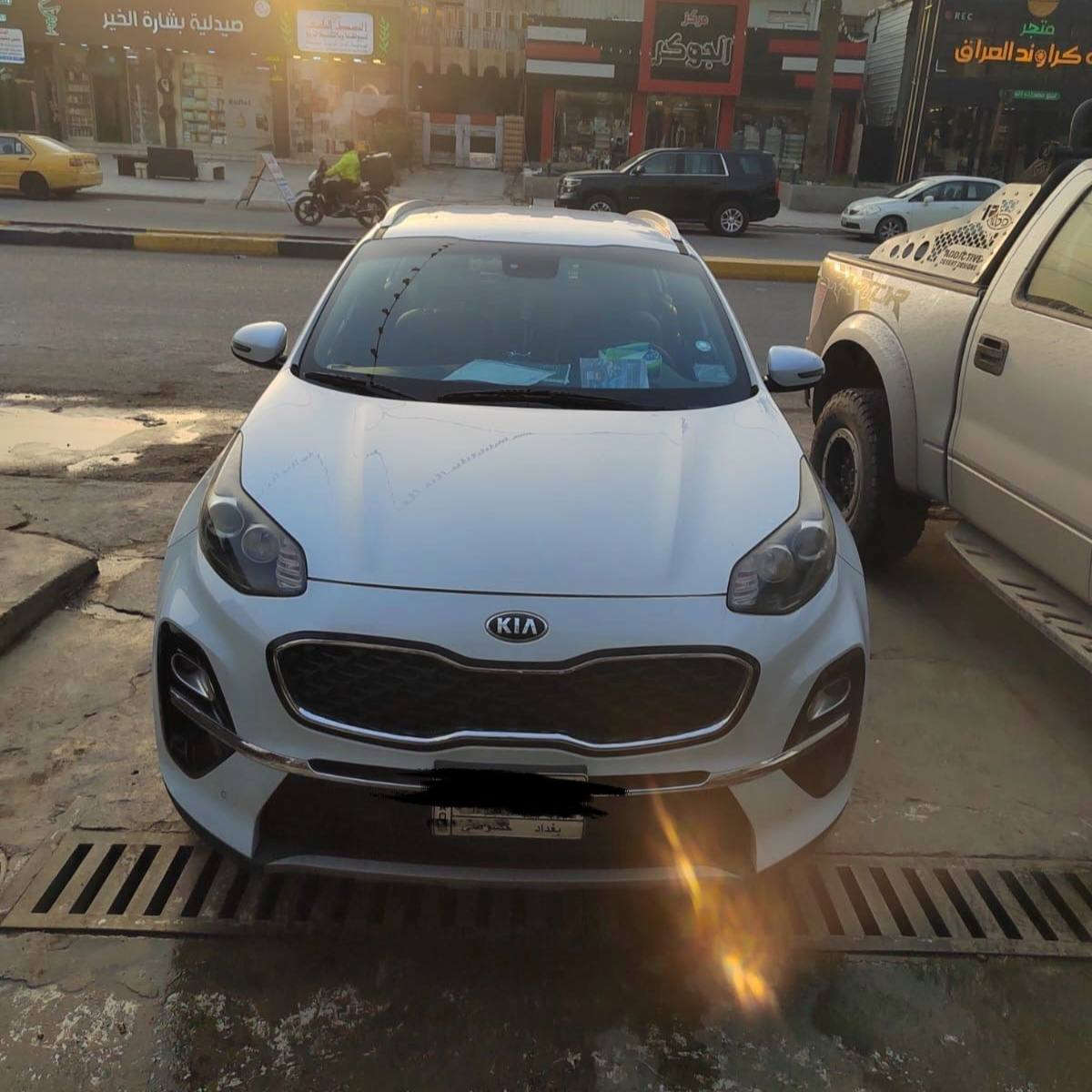 سبورتج موديل 2019 خليجي
 اللون ابيض  ماشيه 92
 فول عدا الفتحة / بصمة كشنات كهرباء
  محرك دوش 2000 
 رقم بغداد  وبعد بيها مواصفات
 مكفولة عدا بارد بسيط  
  بغداد 
 
رقم صاحب سيارة
***********
