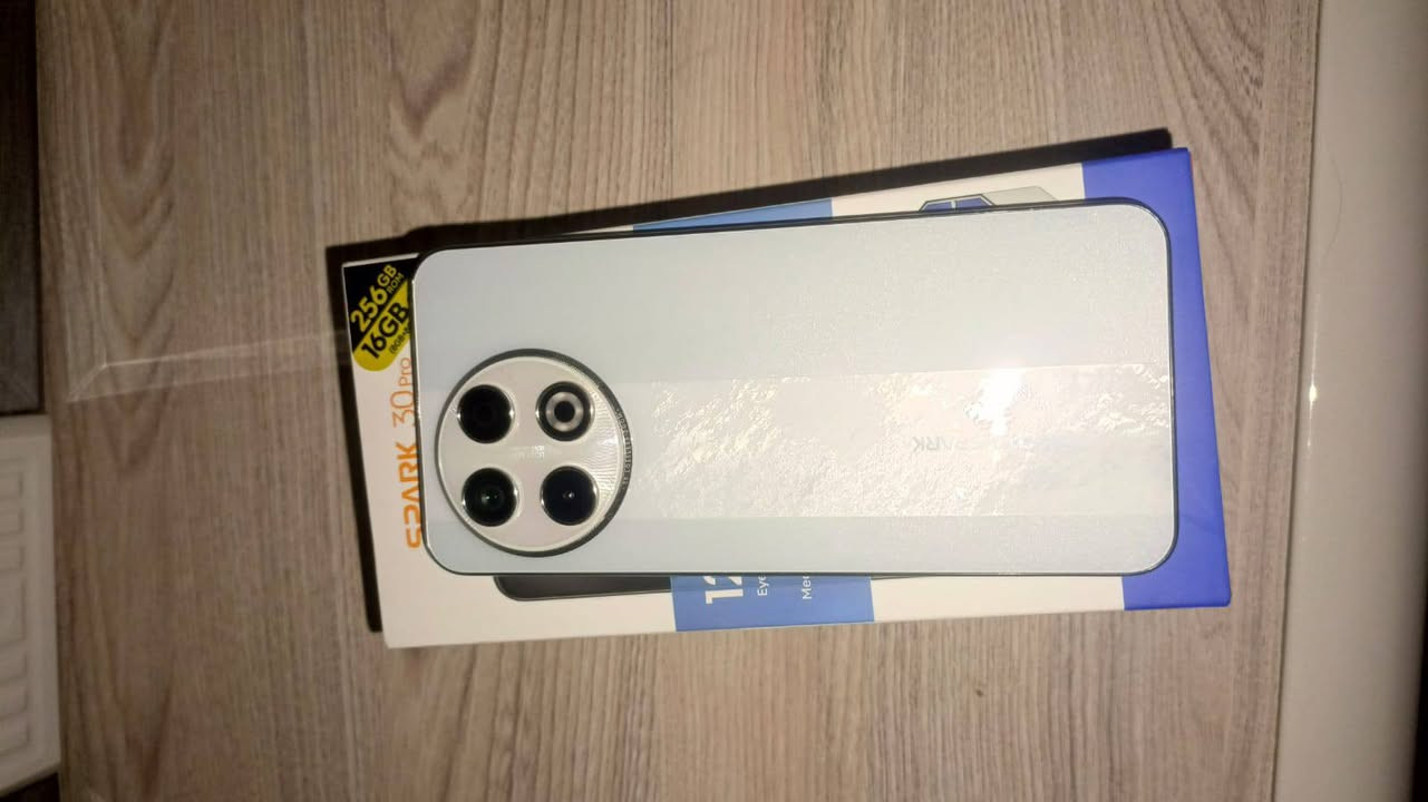 سلام عليكم اخون مبايل للبيع Techno Spark 30 Pro تكنو سبارك 30 برو 
ذاكرة 256 عشوائية 8
بطاريه 5000ملي انبير 
معه شاحن 30 واط يدعم الشحن السريع 
كامره ممتازة 108 ميگه بكصل الخلفية + مثبت بصري 
الأماميه 13 مگيه بكصل 
بل مناسبه كرتونته موجوده 
يشغل 60 فريم ببجي بسلسة 
او 40 فريم بل HD
وبل نسبه لتصوير هاي اكو نموذج عن تصويره
السعر 200 قفل لتواصل *********** 
على الواتساب او الهاتف وموجود على الخاص وحياكم الله 
ومراوس عادي حسب القناعه طبعن ربي يوفقكم ويوفق الجميع بحق محمد وآل محمد
