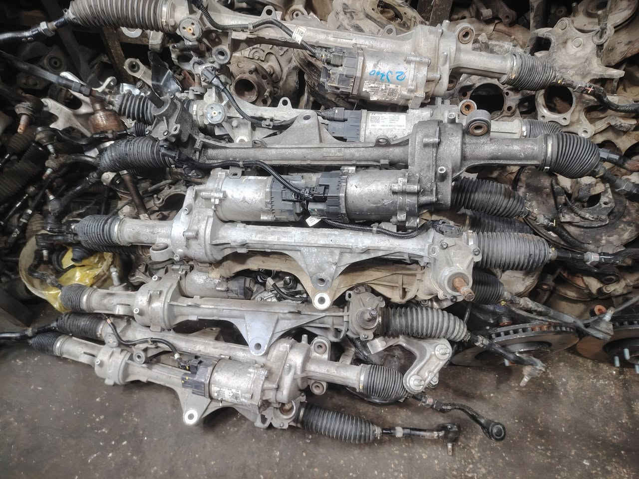 سلام عليكم تم تنزيل حاوية جديدة إلى محل محمد البغدادي لبيع انواع حدادية صدر السيارات الكورية الحديثة لتواصل على الرقم ***********
