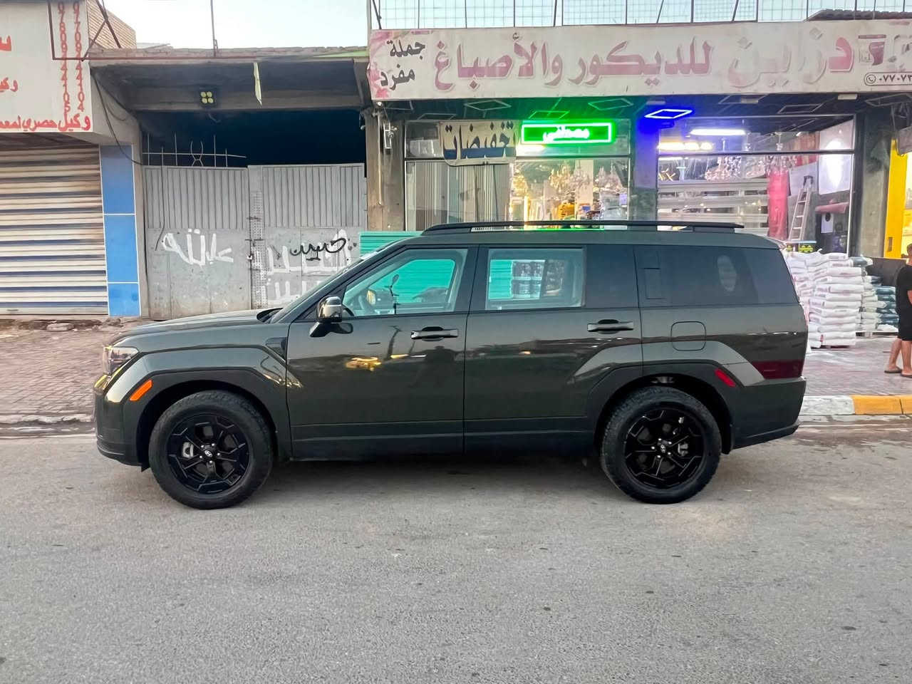 � للبيع هيونداي سنتافي XRT 2025

✨ لون زيتوني مميز وفخم
📍 بحالة ممتازة جداً

* موديل: 2025
* الفئة: XRT
* المحرك: 2.5 لتر تيربو
* القوة: 277 حصان
* دفع رباعي AWD
* ناقل حركة أوتوماتيك 8 سرعات
* عدد المقاعد: 7
* شاشة كبيرة ونظام Apple CarPlay وAndroid Auto
* فول مواصفات * 
* ممشى: 15 ألف ميل فقط

السيارة نظيفة جداً، استخدام خفيف، وجاهزة للفحص. فئة XRT تتميز بالشكل الرياضي والارتفاع المناسب للطرق المختلفة مع تجهيزات متكاملة للراحة والأمان

*السيارة رقم شهداء كربلاء 
جاهز للوكالة باي وقت
* ايرباك بردة فقط وراجع سستم 
*تبديل باب خلفي اصلي وكالة 
مع صبغ نص الباب الامامي 
*السعر ب245$
ترهم بيع ومرواس ومدة 6 اشهر 
مكانها كربلاء
***********
