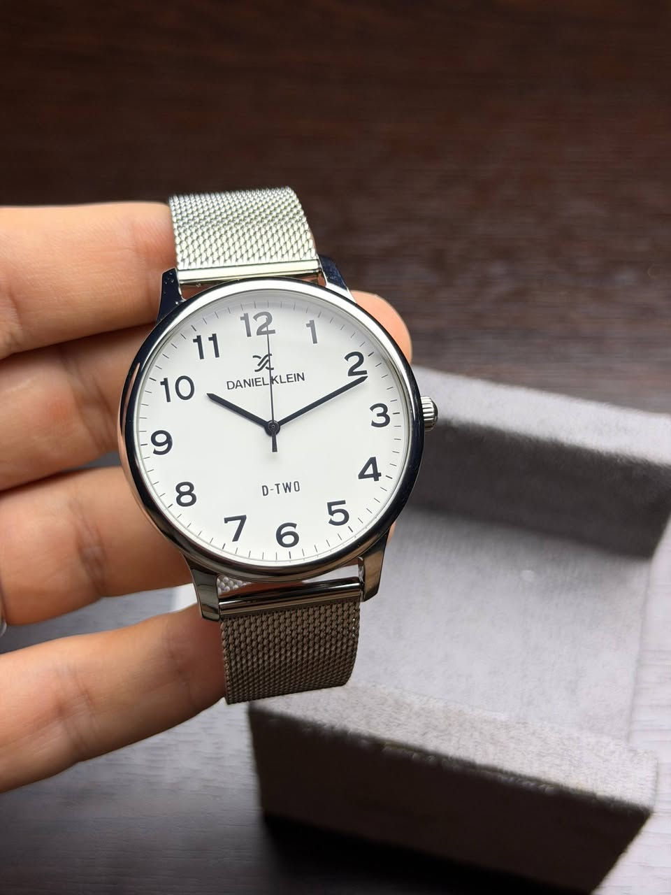 DANIEL KLEIN 
اصلي ماكنة ياباني ضمان سنة 
مع مرفقات ( الكرنتي وعلبة حافظة فقط ) 
رقم الموديل DK12251-1 
مقاومة للماء 50 متر 
ستانلس ستيل 
سير حصيرة مميز

السعر 35 الف على اول تم

sFTiCBiIZHKpRDOqgG


**إذا كنت صاحب هذا الإعلان وتريد حذفه لأي سبب، رجاءا أرسل رسالة إلى الدعم الفني**