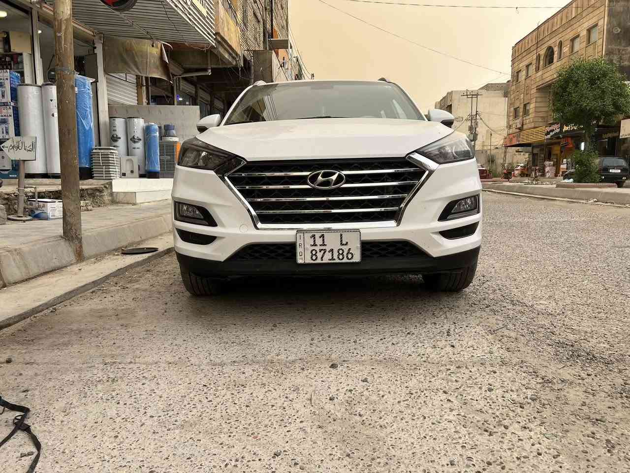 هونداي توسان خليجي
موديل ٢٠٢١ 
رقم بغداد الماني بسمي 
لون ابيض 
٤ سلندر ٥ راكب 
فوووووول مواصفات ١/١
بصمتين: تشغيل وتقفيل 
بردات خلفية اصلية 
كشنات جلد اصلي لونين قرميدي 
لايت اسود الكاصد 
كشنات ٢ كهرباء 
تشغيل عن بعد 
شاحن وايرلس 
شاشة كبيرة اندرويد 
كامرة دوارة اصلية 
مري شفط مع القفل 
حساس امامي وخلفي 
نظام ايكو درايف 
تحكم استيرن فول 
حاكية : ابلوتوث: اوكس 
شاشة اعطال بلدشبول 
كيجات السرعة زئبقية 
جي : بي: اس: خرائط طرق 
اريل اسود طيارة
هند بريك برجل 
تبريد ابيانو لمس 
تبريد قطعتين ثلج 
لد امامي وخلفي 
إشارة تشغيل عند الاستدارة
لايت زنون اصلي 
اضواء ترحيب بليدات 
علامة سورنتو بلدوسة 
يدات نيكل اصلي 
اشاير بلمري 
٥ ويل كب ١٩
تخم تاير جديد لك 
ماشية ٦٨ اصلي 
كير ومكينة وصدر وحدادية وتبريد كفالة عامة
بدون ضربة وتبديل واشخوط وبارد وصبغ كفالة عامة شرط بدون صبغ سيارة جاهزة وجديدة بارد إصبعين فقط 
سيارة جديدة مال بيت بية تراي مال زيرو 
الازكات مال الأرضية بعدهن موجودات
الرقم الدولي الجديد / هزة جديدة / سنوية جديدة 
البصمة الثانية ممستخدمة / كتلوكات الشركة موجودات
السعر ١٩٢ $ نهايتة 

***********

