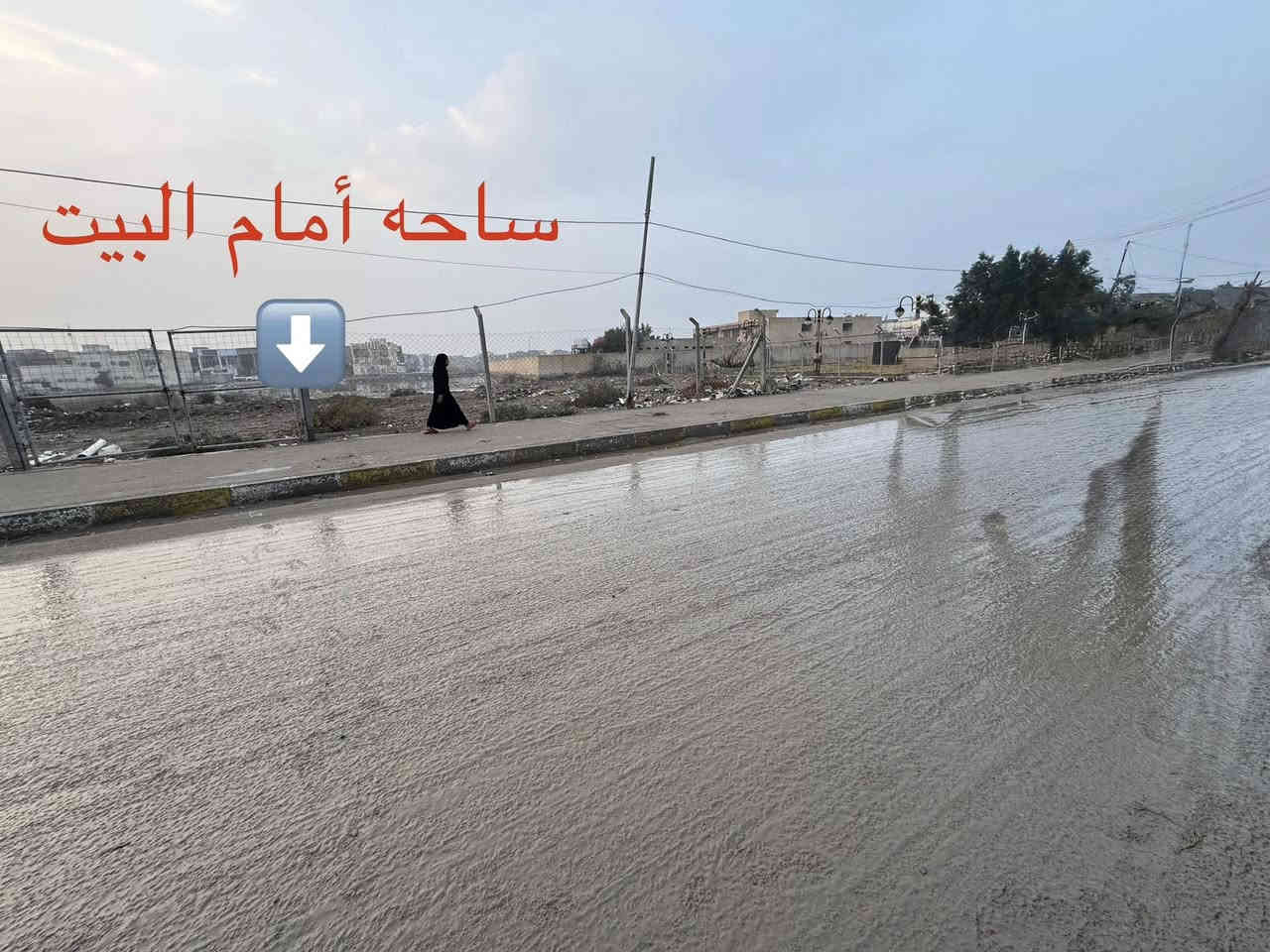 بيت طابقين على ساحه طابو صرف 
مساحه 250م 
خنيطله شارع محسن علوان قريب للشارع العام 

يحتوي الطابق الاول ديوانيه وهول وصاله وغرفتين ومطبخ ومجمع صحيات داخلي وخارجي 

الطابق الثاني يحتوي على 3 غرف وصاله ومجمع صحيات 

البيت فارغ 
السعر 350 وبي مجال 

واتساب *********** علاء بدر
