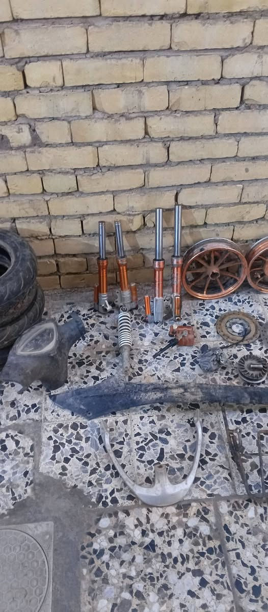 سلام عليكم شبابنة لطيبة  غراض تايرات 5جدد+اويالة +صلنصة سكنس +دبلات +فج رياضي +كلج امامي واباقي كدامكم. لتواصل راسلني خاص لو علق بكاني بغداد حي النصر


**إذا كنت صاحب هذا الإعلان وتريد حذفه لأي سبب، رجاءا أرسل رسالة إلى الدعم الفني**
