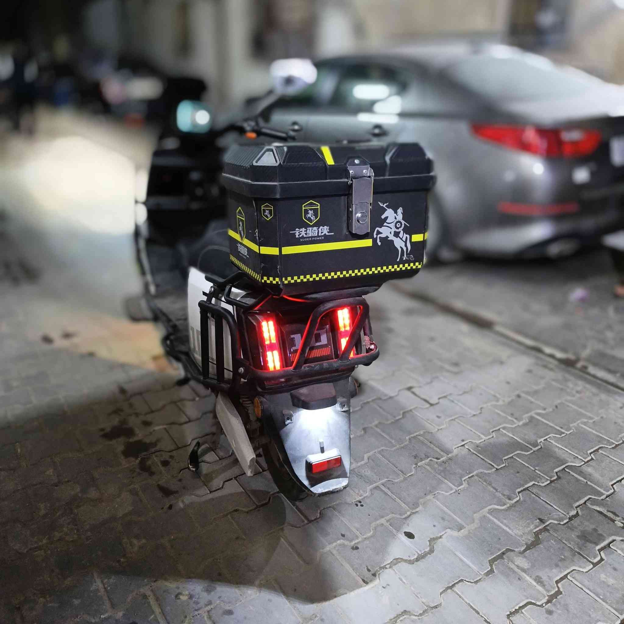 دراجه شحن الصاعقه
مديل 2026
بطاريات 🔋6مسطره 
إشارات يمنى ويسرى+دبل اشاره
شاشه ديجيتال
بريكات دسك أمامي خلفي 
دبل أمامي هيدروليك والخلفي غاز
درع حديد حمايه الدراجه صندوق خلفي 
السرعة 85حقيقي 
ملف2000w
دراجه مكفولة من كل الكهربائيات
بيه نضام Rرجوع للخلف
لايت LED يمنى ويسرى
ألوان أمامي وخلفي دراجه كامله 
السعر المطلوب:مليون و50 بيع أو مراوس بشي نظيف


**إذا كنت صاحب هذا الإعلان وتريد حذفه لأي سبب، رجاءا أرسل رسالة إلى الدعم الفني**