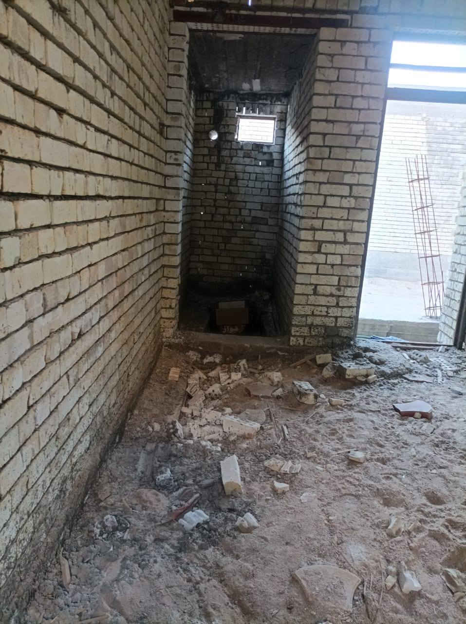 بيت هيكل للبيع100متر يحتوي علا غرفة واستقبال ومطبخين وصحيات خريطة حلوة مكانة شارع الشيوخ قرب سكله ام البنين سكلت زمن للاستفسار الاتصال علا الواتساب ***********
