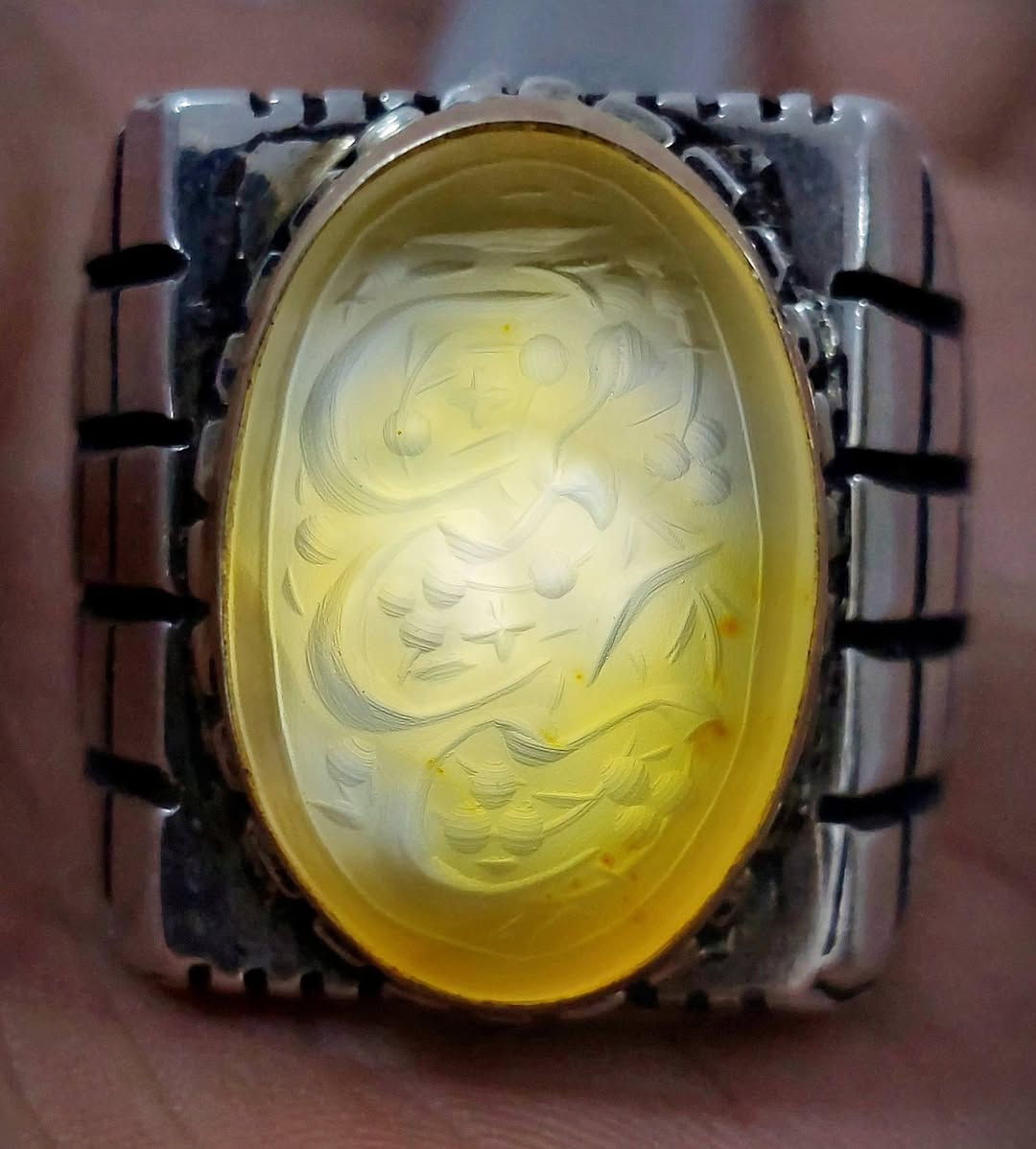 ان معي ربي عقيق يماني اصفر قديم صياغة يدوية داير ذهب ثقيل بغداد ***********
