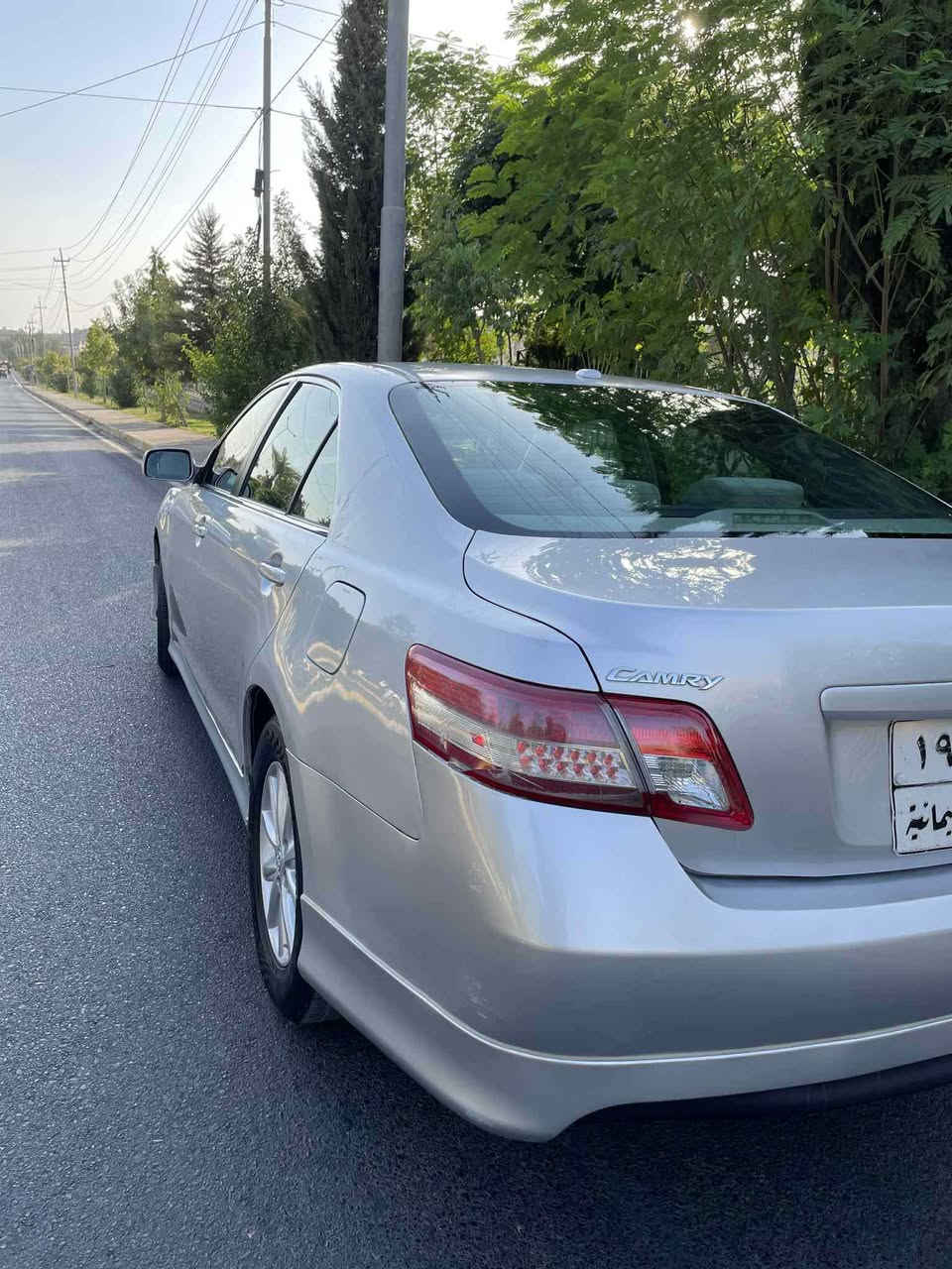 تۆیۆتا کامری ٢٠١١
مواصەفات ئەمریکی
تحدید سورعە
سوکان ڤۆلیۆم
کوشن کارەبا
١٤٠ هەزار مایل رۆشتوە
سەنەوی نوێیە
٤٠٨ هەزار خرامەی لەسەرە
٥ پارچە نیو سوباخە پێشی ناوی گرتوە 
٩٦ وەرەقە و مەجالێکی کەمی تێدایە
ناونیشان کۆییە. *********** أربيل, العراق
