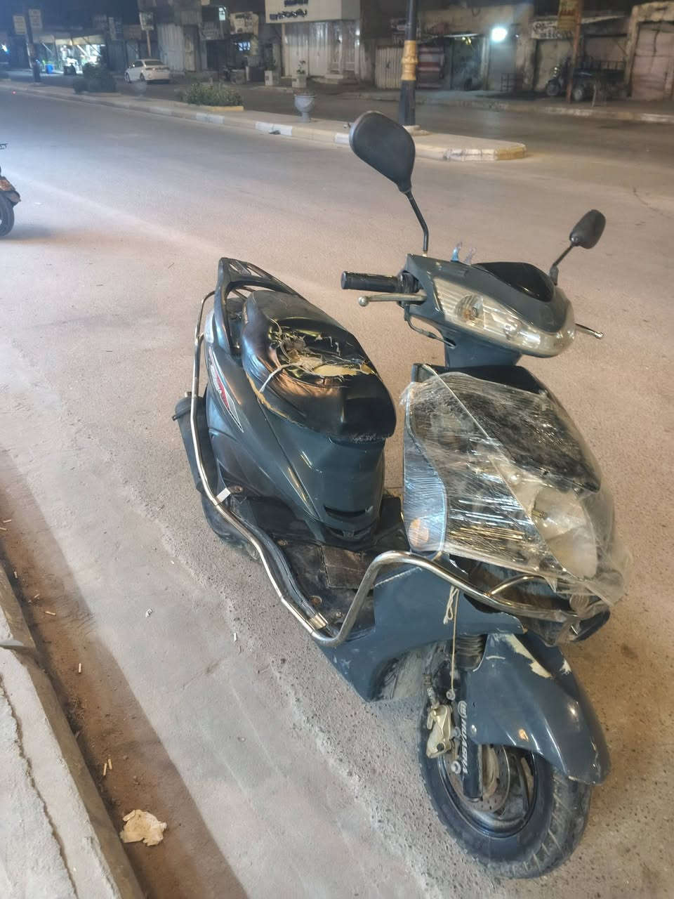 دراجه لبيع مفتوحه بس كلشي شغال بيها اشاير لايتات سلف دراجه نظيفه وعشرط السعر 450 وبيها مجال ملاحظة الكفر الامامي مكسور فقط والكشن


**إذا كنت صاحب هذا الإعلان وتريد حذفه لأي سبب، رجاءا أرسل رسالة إلى الدعم الفني**