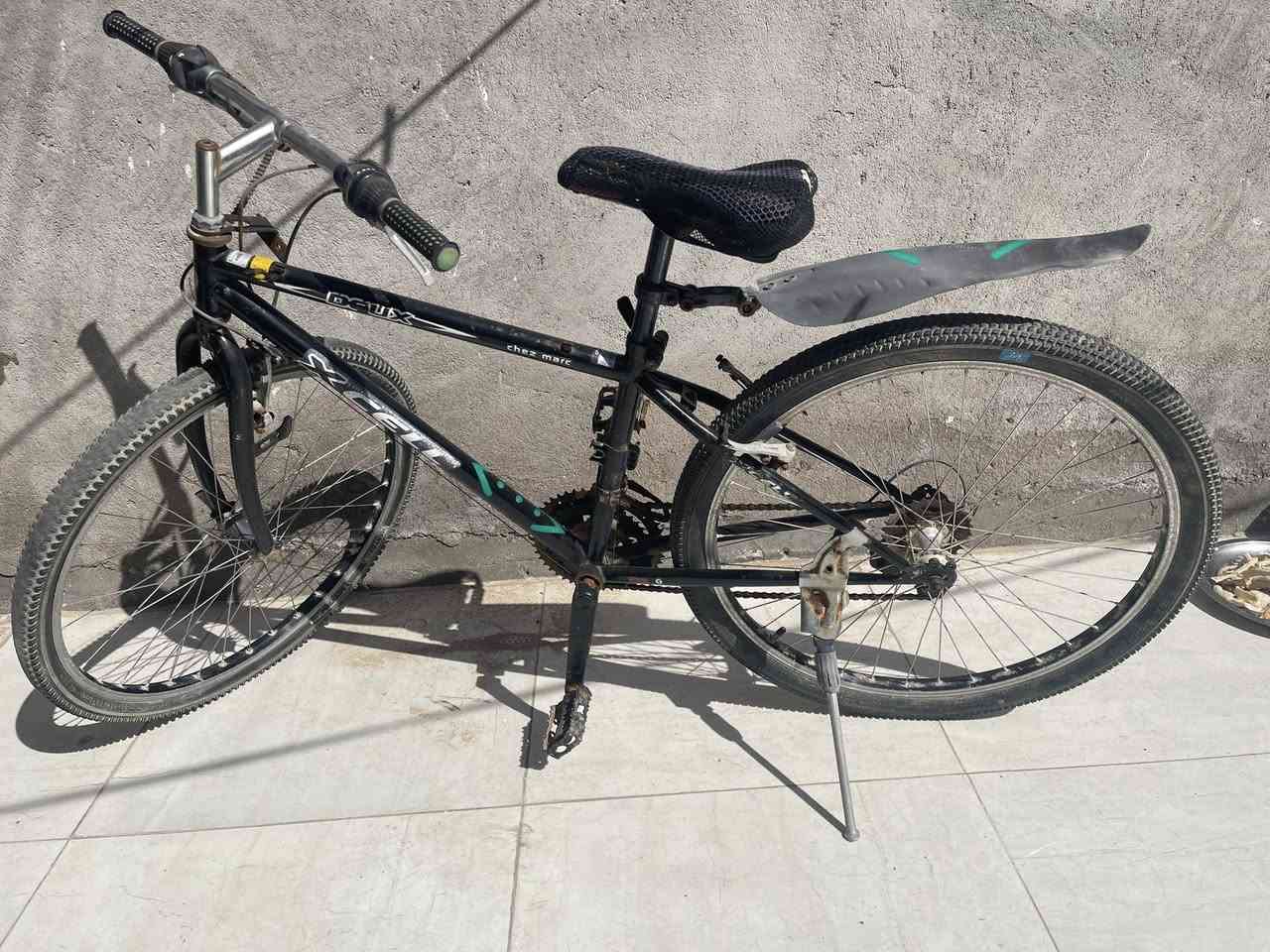 بايسكل ياباني جبلي الاصلي كلشي شغال بي بس يحتاج واير بريك الورا وبس رايده ب45 مكاني ابو الخصيب ***********
