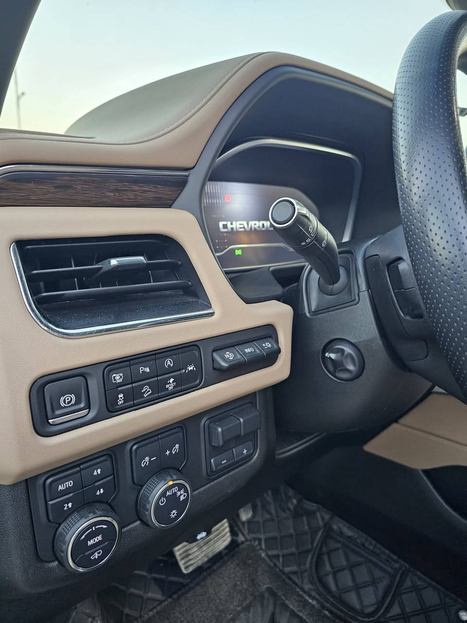 تاهو بريمير  2024 خليجي 
CHEVROLET TAHOE PREMIERكفالة عامة من أي ملاحظات 
مغلفة بالكامل ppf أصلي 
شيفروليت تاهو بريمير
الموديل : 2024 
اللون : أسود
العداد :34 
الرقم :بغداد 
علماً ان السيارة خاضعة لضمان شركة المنصور العراقيه .
حجم المحرك : 5300 Cc
عدد الاسطوانات : 8 اسطوانات ( 8 سلندر )
المواصفات : 
* سقف بانوراما 
* دخول ذكي للسياره 4 أبواب ( بصمه )
* المقاعد كهربائية تدفئة و تبريد
* مقصوره الركاب من الجلد الفاخر + خشب ملكي 
* شاحن وايرلس لاسلكي
* ويل 22 انج
* نظام الرؤيه : 5 كامرات رؤيه شامله ( BIRD VIEW )
* نظام التعليق مستقل
* كشنات ميموري خزن
* نظام الصوت BOSE سماعات عدد 10
* دوسات كهرباء + اناره LED
* نظام سحب مقطوره تحكم كامل 
+كامرة لرؤية المطوره
* نظام جكات
🦅معرض ألظلال المركزي 🦅

اي استفسار عن طريق الاتصال فقط غير متواجد ع الانترنت

واسط الصويرة شارع المعارض الرئيسي 

***********    واتساب

***********    واتساب
