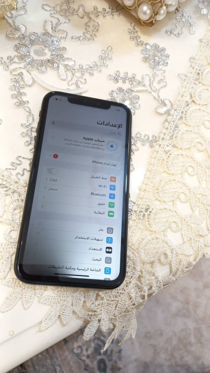 ايفون اكس ار
ذاكره 128
بطاريه 79
جهاز بلادي بي سواد كلش خفيف بشاشه مماثر بشي 
و كامره خلفيه واقفه 
سعر 95 
جهاز كله شغال سيم كرت فيس ايدي 
هاتف ***********

