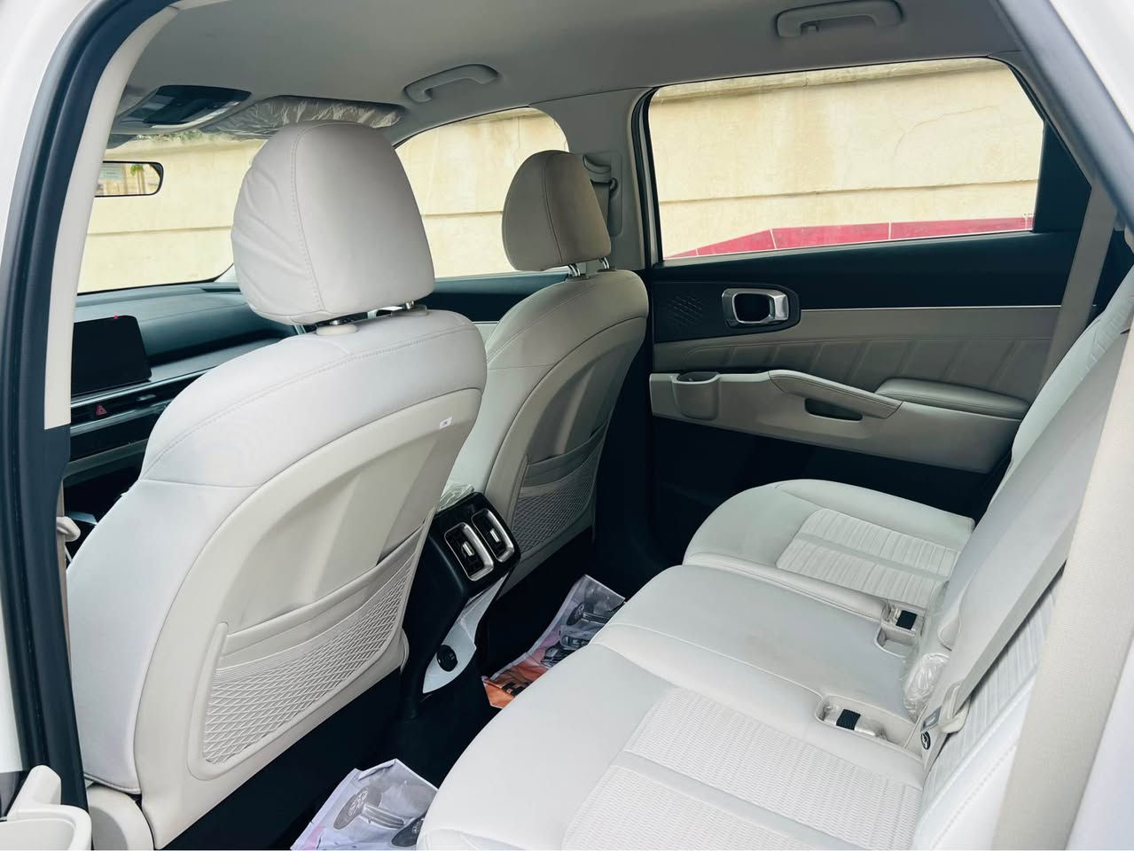 سورنتو 2024 خليجي ضمان الدولية 
ماشية 30 الاف شبه الزيرو ❗️
رقم بغداد الجديد 
مكفولة كفاله عامة من الصبغ والتبديل 
محرك 4 سلندر 2500 
مواصفات-
بصمة تشغيل عن بعد 
رادارات محيطية ويل حجم 19
شاشة بلي كار متصله ( نفيكيشن )
شحن وايرليس للتلفون اوتو هولد 
درايف مود مانع انزلاق
مساعد انحدار. جنطة كهرباء
بردات ابواب خلفية
ثلاث قطع تبريد. سبعة راكب
شاشة متغيرة لعرض العداد
زنون عالي ناصي 
لد LED امامي وخلفي  
انارة داخلية محيطية ليزرية متغيرة
مرأة اوتودم حساس مطر 

سعرها ٢٥٠ وبيه مجال حك جية فقط 
بيها طخة بسيطة جداً بلباب الخلفي 
 العنوان : بغداد- الرصافة -البلديات
السيارة ضمان الدولية 5 سنوات وسنة صيانة مجانا

ماخذها صفر ع ايدي. وتبديل دهن كله بشركة ع عداد وقبل ٤ ايام مبدلة جديد وبانزين محسن وسيارة خير من الله مابيها نقص برغي واحد 

العنوان بغداد 
الاتصال *********** بغداد, العراق
