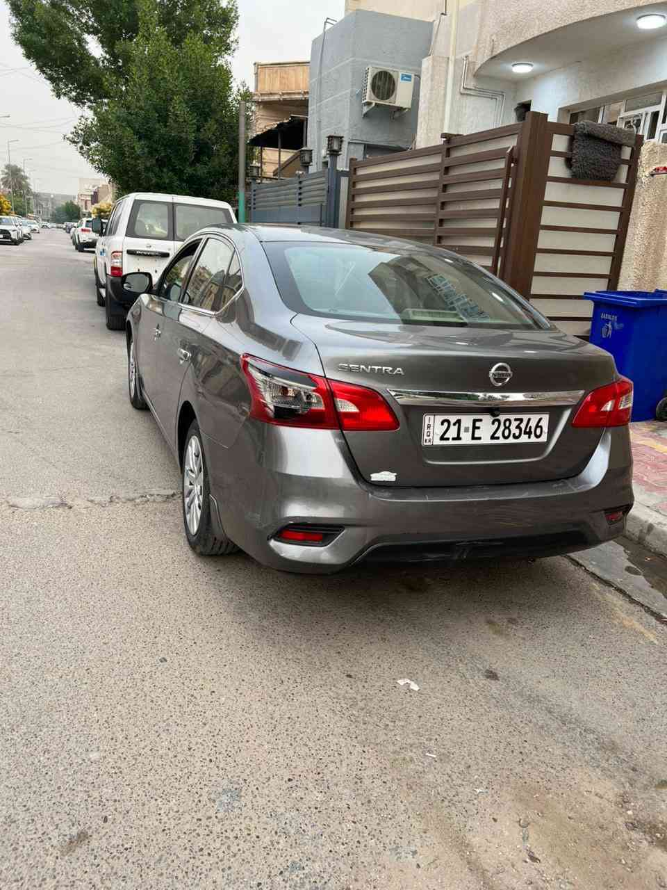 السلام عليكم 
نيسان سنترا. 2017 امريكي ضربه وحده موجوده بالصور مبدل بنيد. محرك 1800 السياره شماليه تريد سنويه تريد وكاله بكيفك. مواصفات S بيها طختين عاديه مال شارع. يعني بوليش ترجع جديده.  كير مكينه تبريد كفاله عامه 
السياره بيها نقوصات بسيطه توكع من سعر السياره. 
المكان بغداد المنصور السعر 105$
***********

