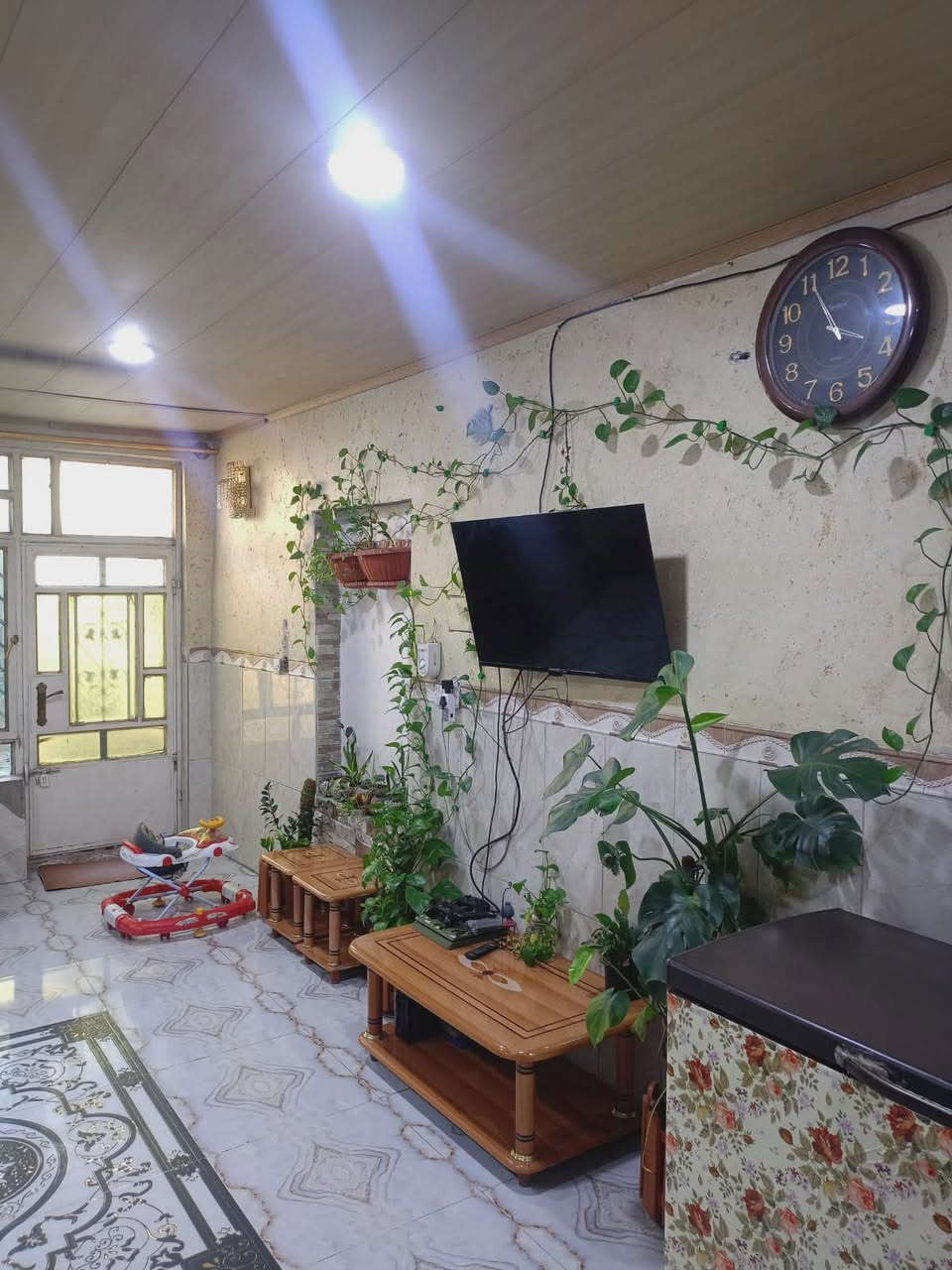 🏠 مشتمل  للبيع  
 موقع ممتاز جدا جدا جدا 
بغداد /الدورة /أبو دشير خلف السوق 💥 💥
📐 المساحة: 90 متر
🧱 الواجهة: 4ونص  × النزال: 20 م
📜 الدار طابو ملك صرف بأسم شخص واحد ✅

✨ المواصفات :
الطابق الأول :
  كراج + مدخل
🛋️ صالة واسعة
.        مطبخ
         منور صغير 
🛏️ غرفة نوم
🚿 صحيات كاملة 

🏡 الطابق الثاني :
🛏️ عدد الغرف 2
الغرفة الامامية كبيرة المساحة وبيها بالكون
🚽 صحيات عدد 2 كل غرفة وياها صحيات خاصة بيها

الطابق الثالث :
☀️بيتونه كبيرة وسطحين
 
المنطقة كامله الخدمات تبليط مي ارصفه كهرباء 
🏡 الدار درجة أولى وجاهزة للسكن فوراً 
💰 السعر 125 مليون فقط
 والموقع مميز جداً 🌟
📞 للاستفسار والاتصال يرجى المراسلة واتس اب على الرقم 💬
***********
ملاحظة :- غير متواجد على الماسنجر الاتصال واتس اب فقط 

عنوان الدار ابو دشير شارع جامع الرحمن
