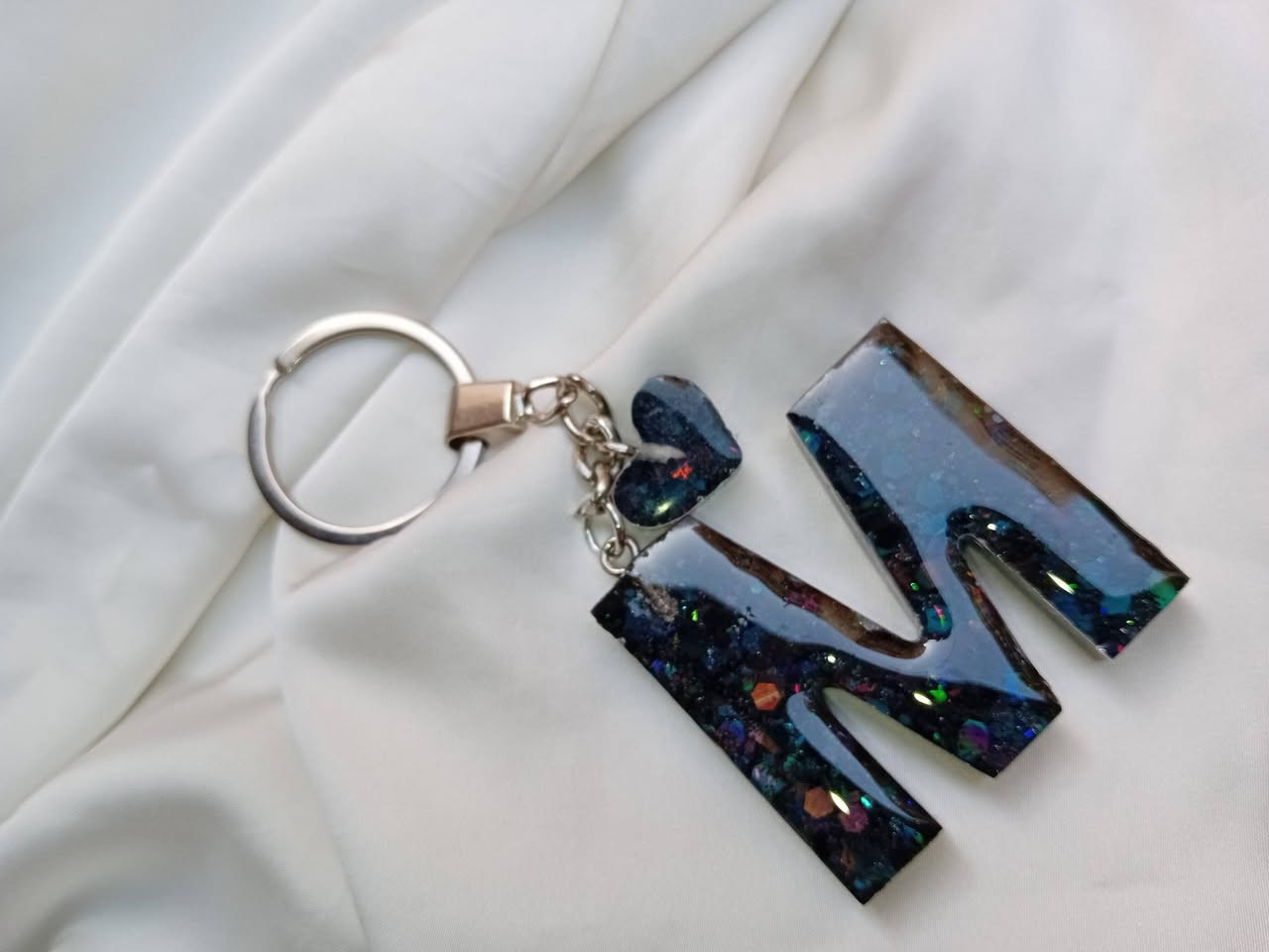 لتانى مره نفس الميداليه بنفس الحرف واللون والديزاين 🖤🖤
#noonresin #resin #resina #resin_art #ريزن #ريزن_ارت #ريزن_ايبوكسي #هاند_ميد #لمعة_ريزن


**إذا كنت صاحب هذا الإعلان وتريد حذفه لأي سبب، رجاءا أرسل رسالة إلى الدعم الفني**
