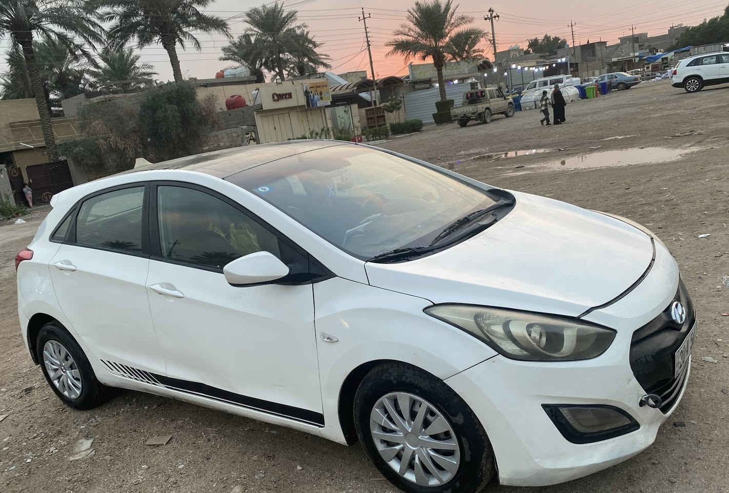 السلام عليكم النترا هاج باك موديل ١٤ رقم انكليزي ب  اسمي فول مواصفات بانورما داخل جلد مشمشي 
شاشه كامرا حساسات 
ايكو ،  تحكمات كروس سرعه 
بيها داش كام  ثلاثيه
السيارة جاهزه من كلشي 
مكاني بغداد الكرخ
***********
صبغ بيها قطع ابيع حزام تكم ودواخل مكفوله
السعر ٨٨ وبيها مجال حك الجيه
ممتواجد فيس
