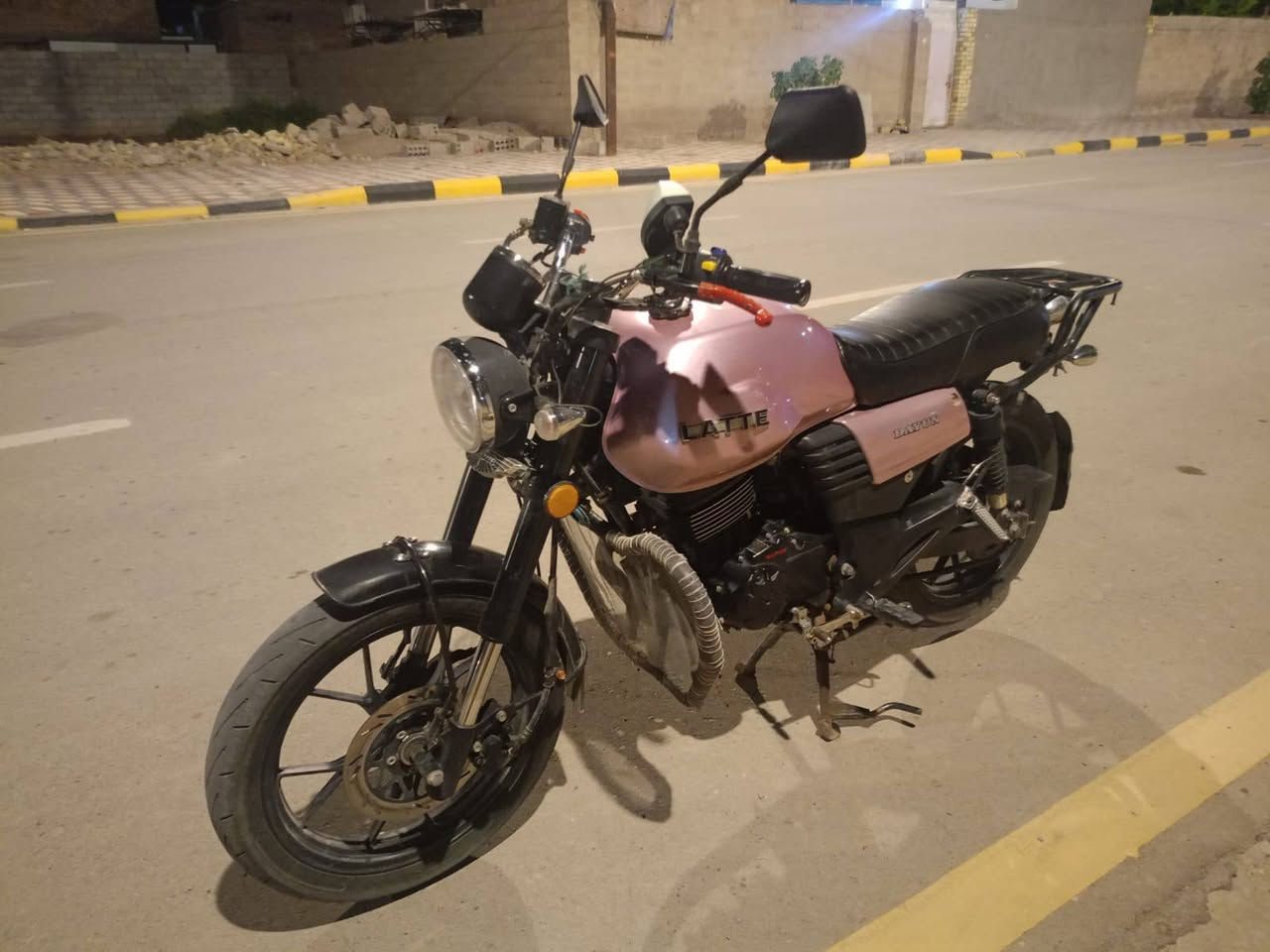 سلام عليكم دراجه دايوان لايتي مديل 23 خير من الله مكينه اوراق مكفوله نضافه فول كهربايات شقاله تشقيل عن بعد ريمون سعر مليون 650وبيه مجال للطيبين هذا رقمي ***********
