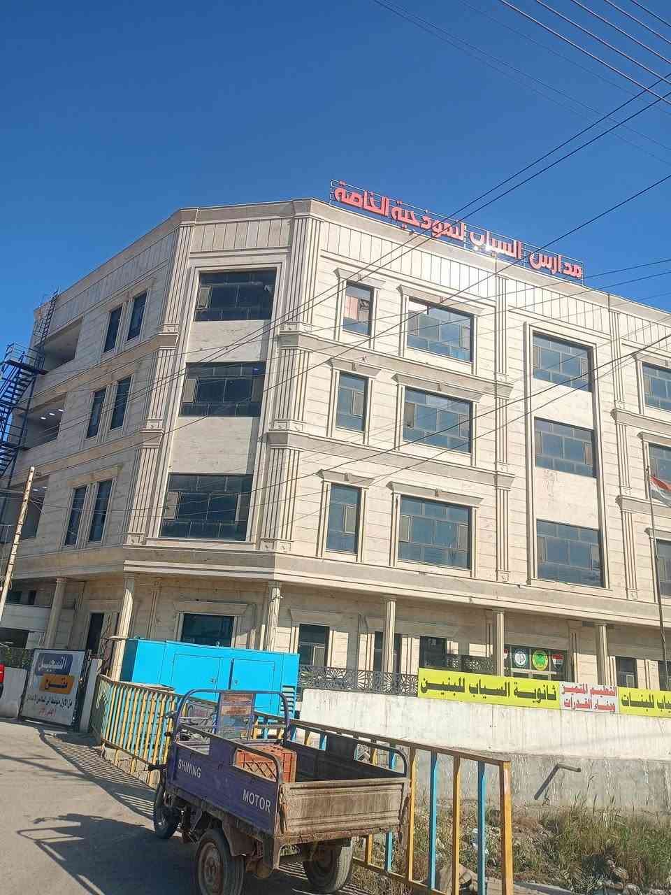 سلام عليكم قطعه أرض للبيع في بداية أبو الخصيب شارع مدرست السياب المساحة 200 متر  الواجهه 10 النزال 20طابو زراعي سند 25 والمالك عراقي شارع 10 متر تتوفر فيها كافة الخدمات ماء كهرباء تبليط تبعد عن الشارع السياحي أبو الخصيب 100 متر رقم الهاتف ***********
