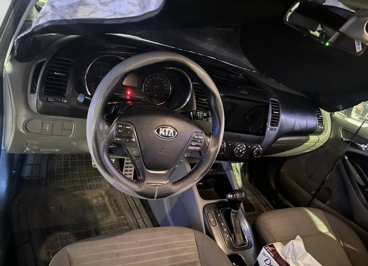 للبيع كيا سيراتو موديل 2015 رقم بغداد باسمي لون رصاصي محرك 1600 دوش المواصـفـات  فول عدا البصمة شركة الدولية ويل كب شاشة كبيرة ايباد كامرة خلفية مثبــت سرعة ٣وضعيات قيادة تحكمات ستيرن وباقي المواصفات المعروفه السعر 130$  هـ / ***********
