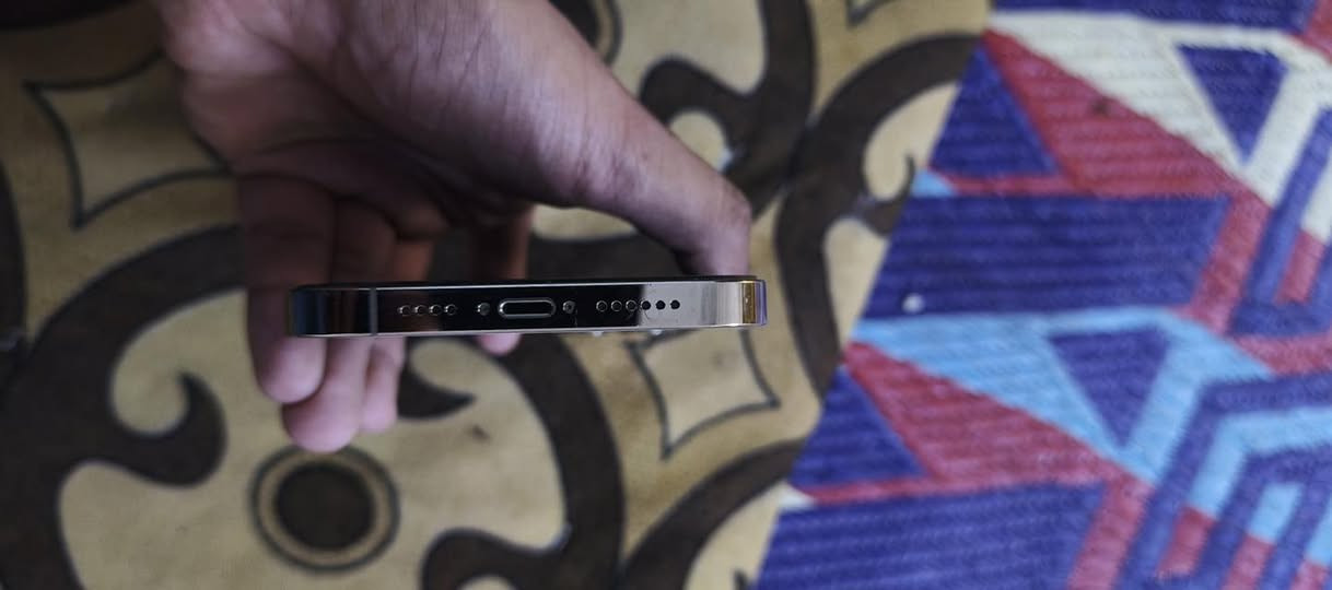 السلام عليكم 
ايفون 13 pro max ، ذاكره 256،  لون ذهبي ،بطاريته 77 
،السعر 650 الجهاز كلش نضيف ومال بيت ولله بس صار عندي ضرف وردت ابيعه 🤍
رقم الهاتف *********** مكاني مدينه الصدر 
متواجد واتساب وماسنجر 👍
