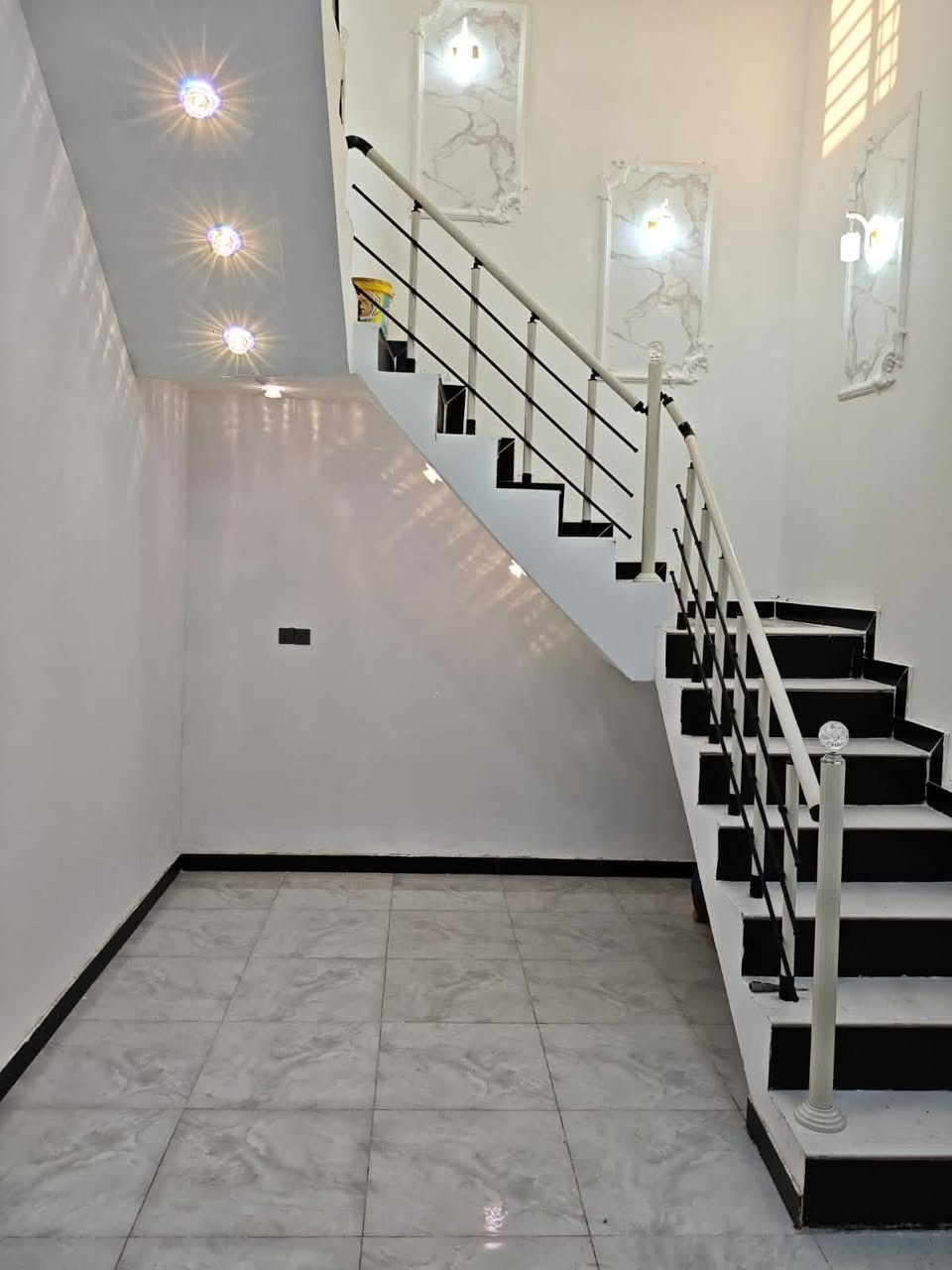 ♦️ دار للبيع🏠دار للبيع♦️ 
🔶البهادريه المساحه 110متر طابو زراعي عراقي غرفيتن وصاله ومطبخ واستقبال وصحيات جديد غير مسكون السعر 70 وبيه مجال بسيط للشراي للتواصل واتساب فقط متواجد ***********
